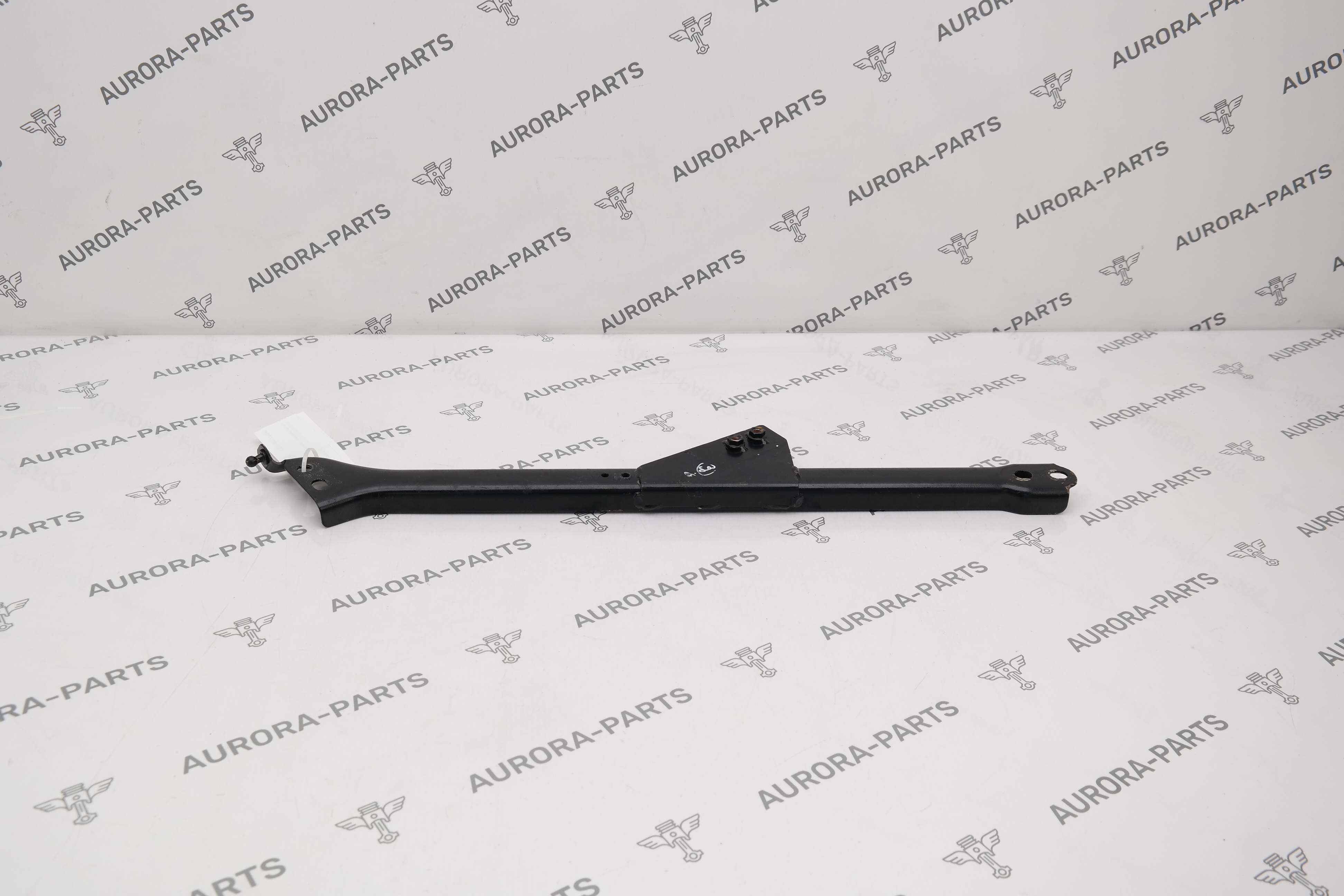 Распорка переднего лонжерона RH Land Rover Defender