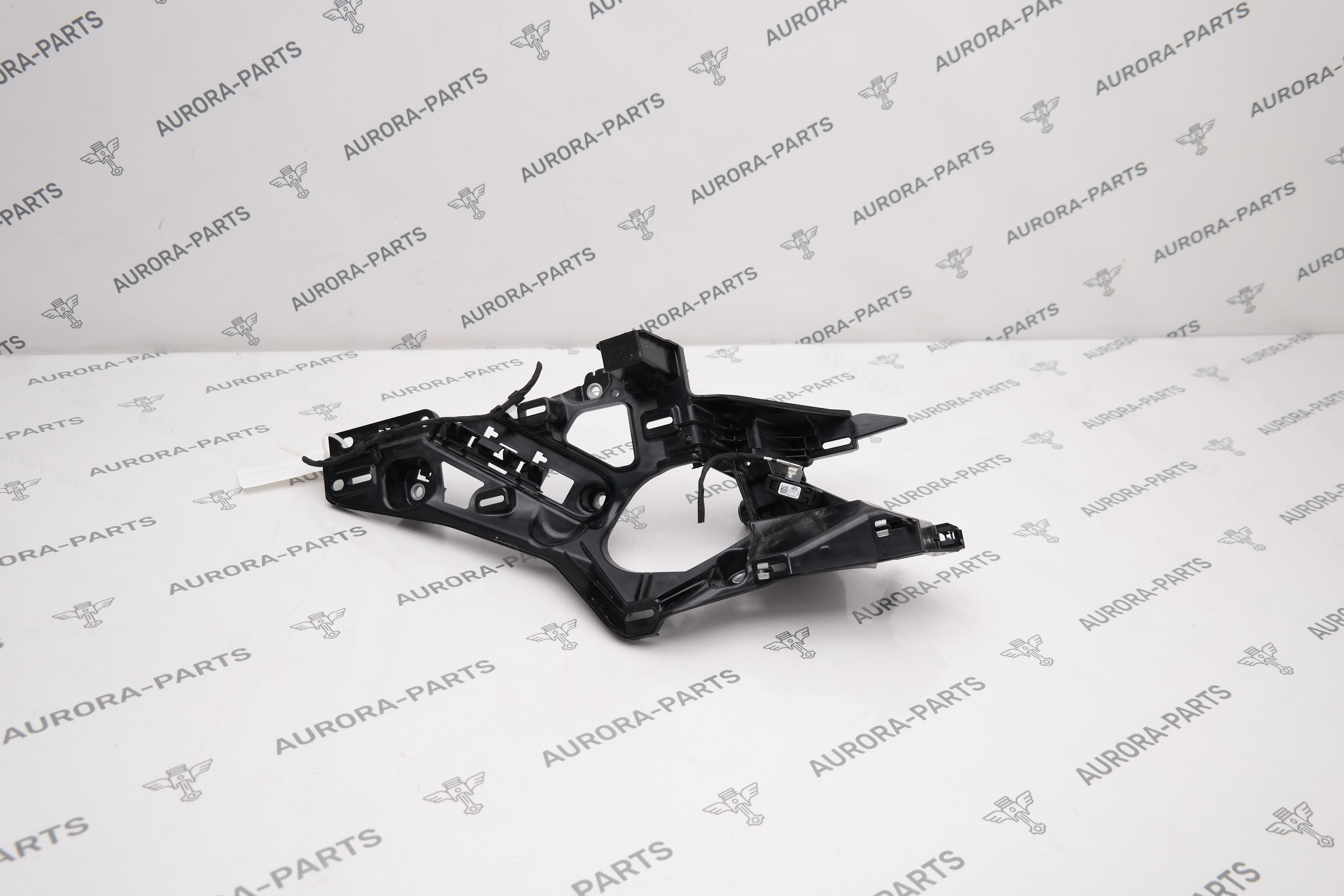 Кронштейн задней полки багажника RH Porsche Panamera