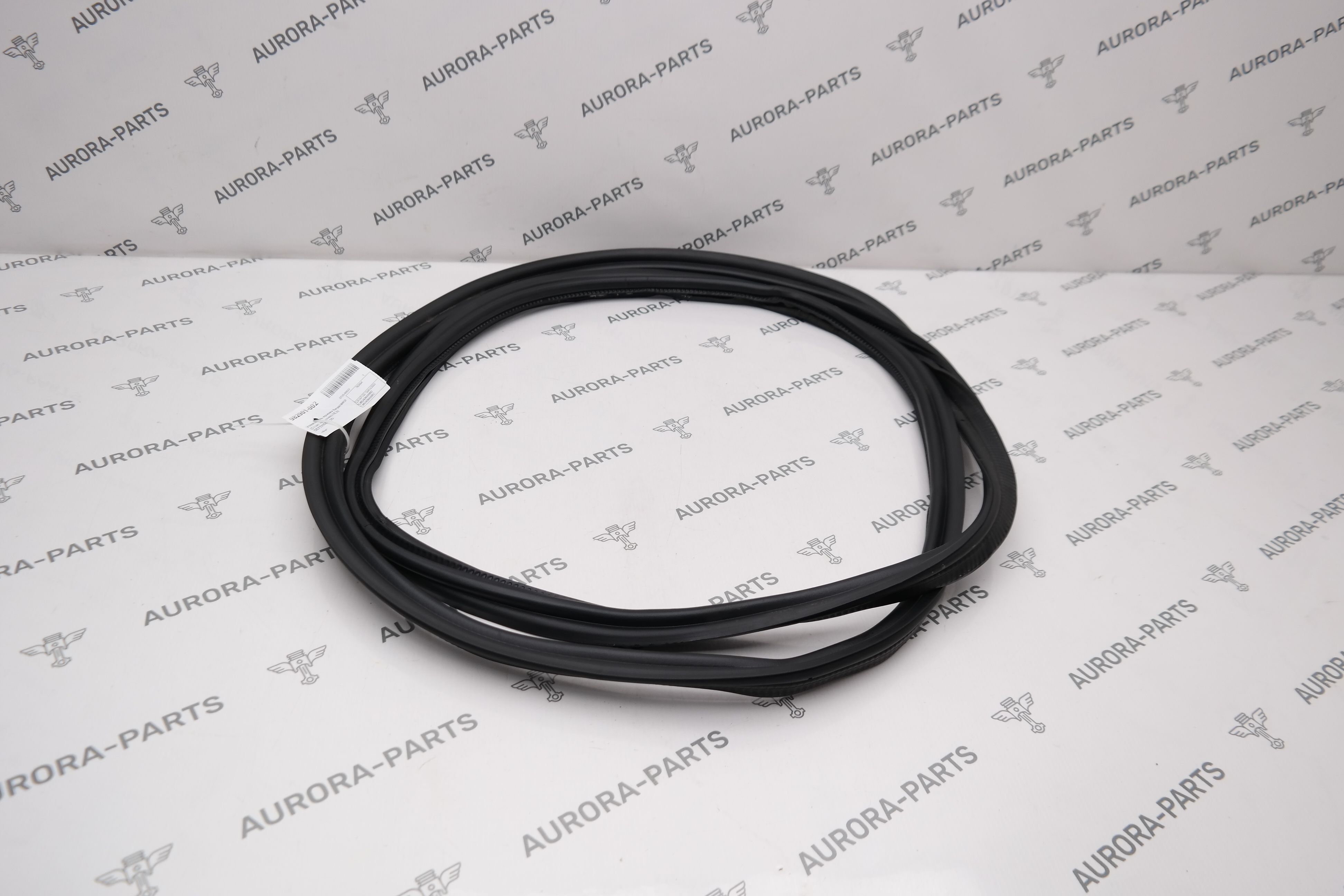 Уплотнитель крышки багажника (Стоит на кузове) Land Rover Defender