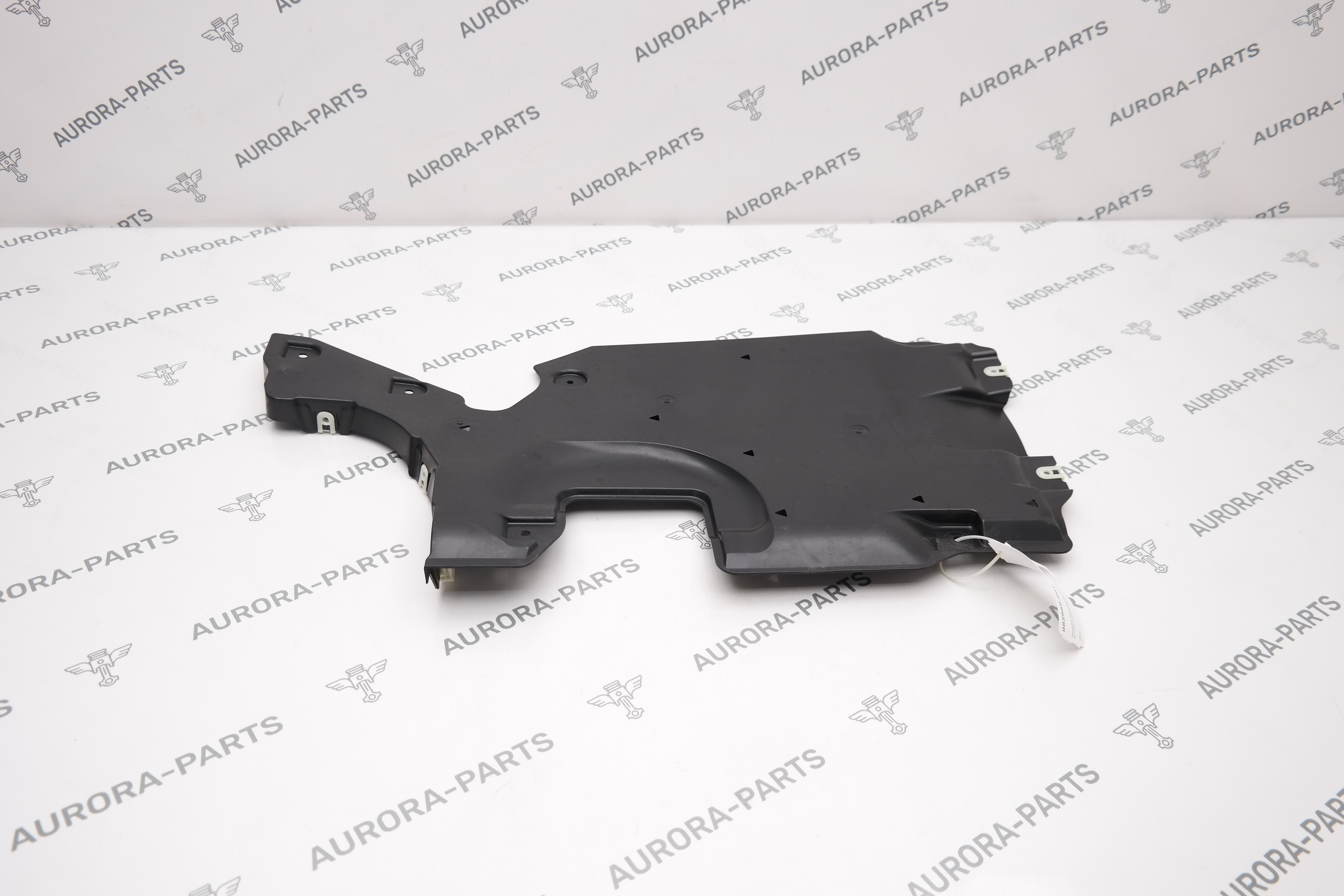 Защита топливного бака LH BMW 8-Series