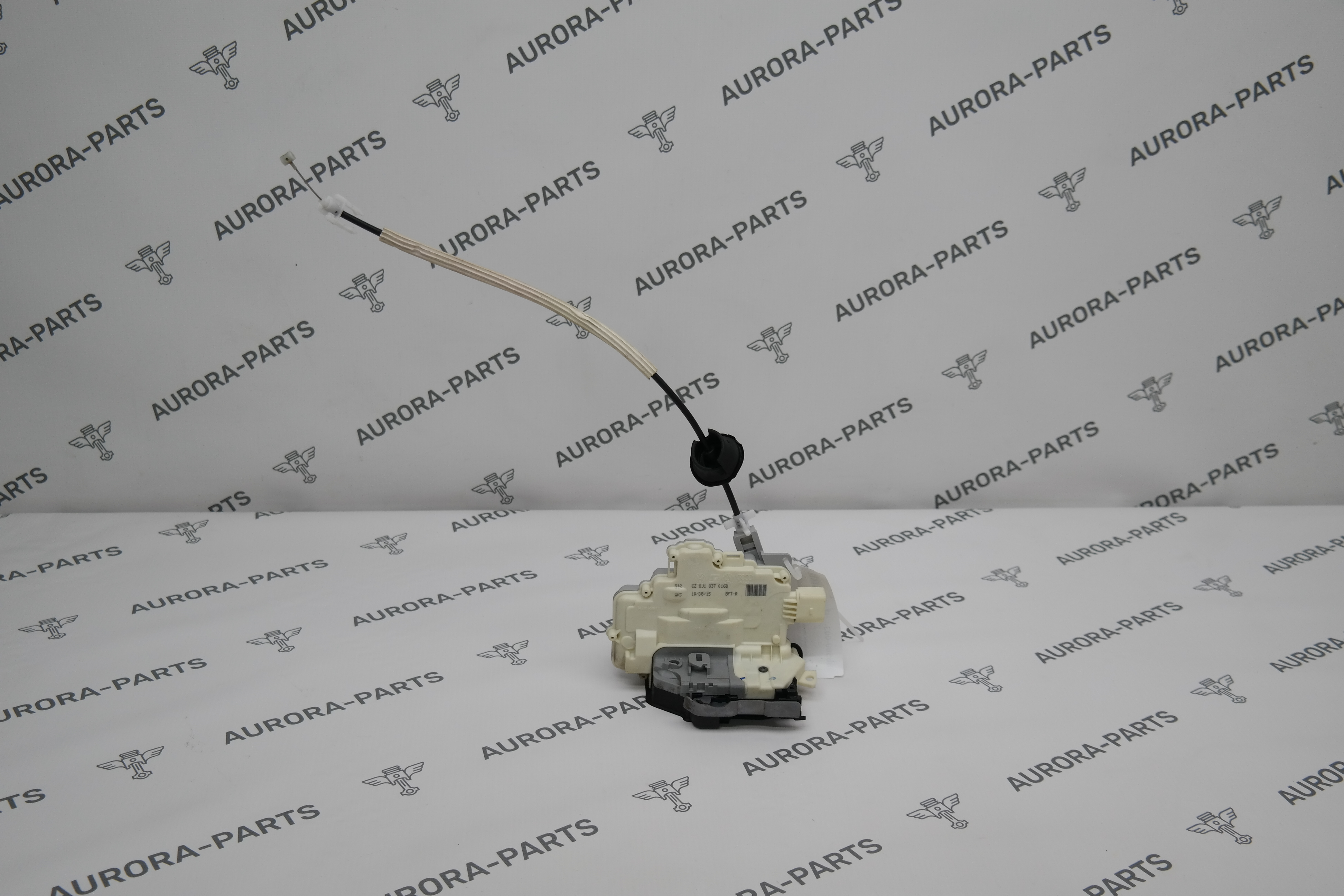 Замок передней двери RH Audi Q7