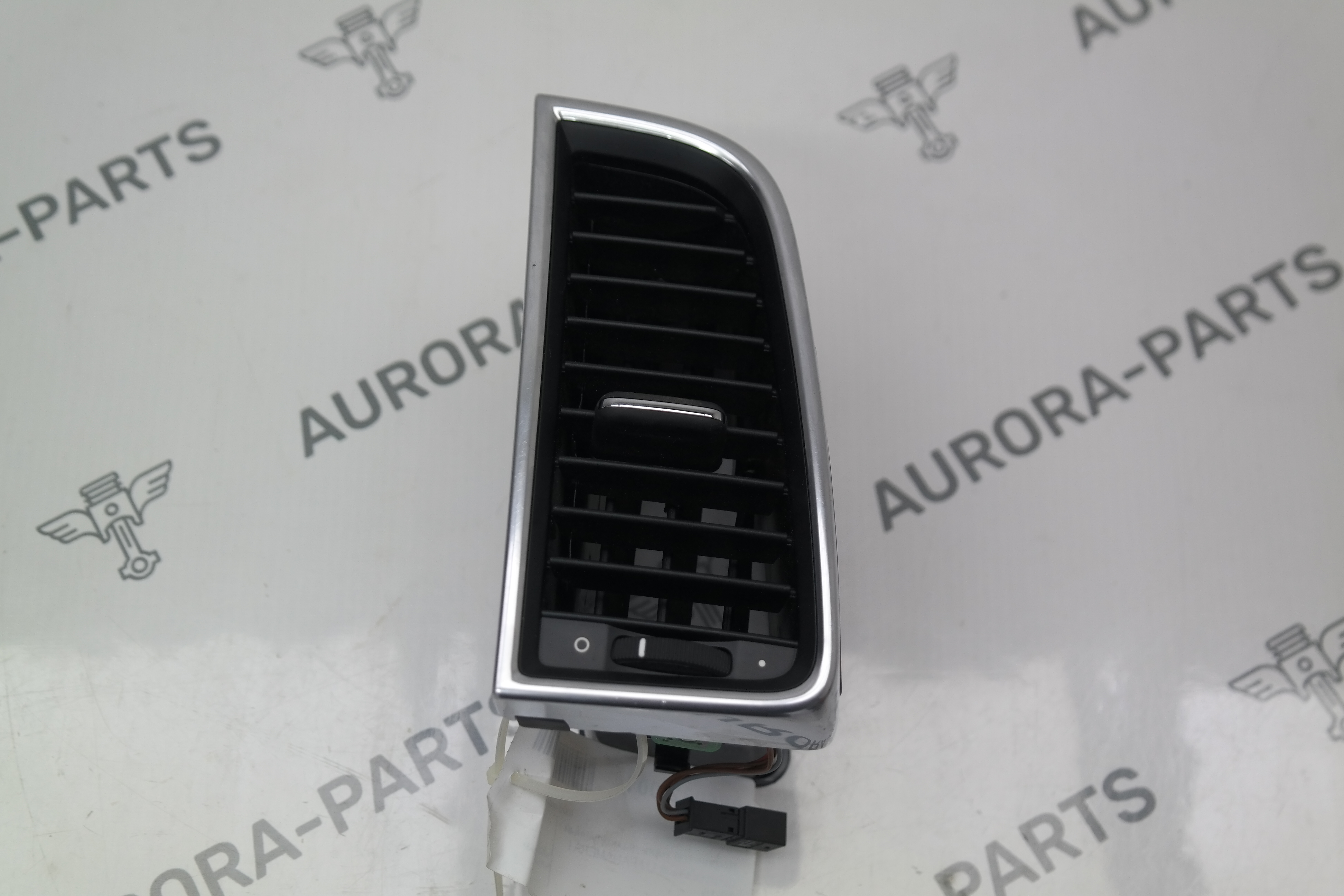 Дефлектор торпеды воздушный центральный LH Porsche Panamera