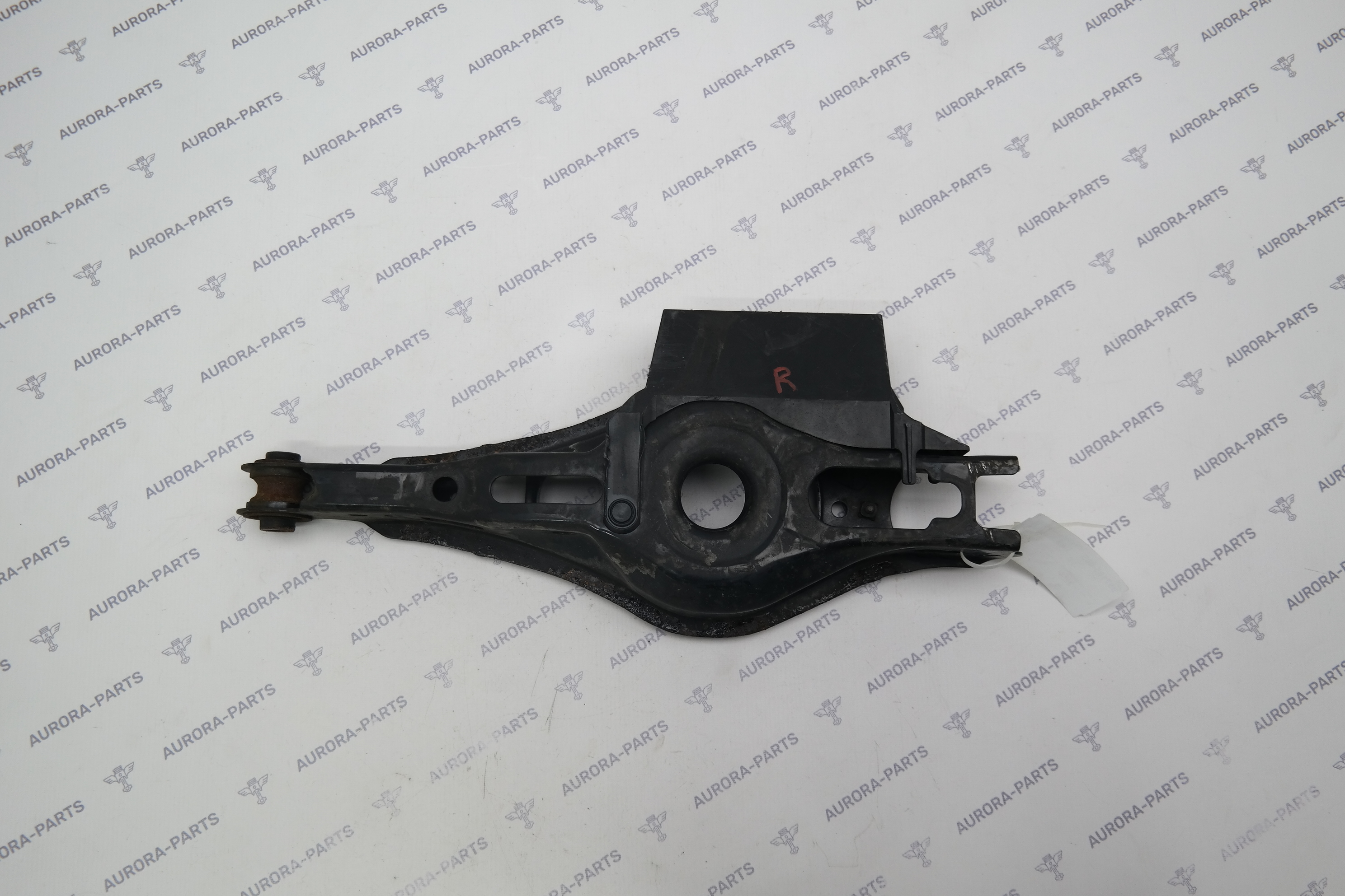 Рычаг задней подвески нижний LH=RH Toyota RAV 4