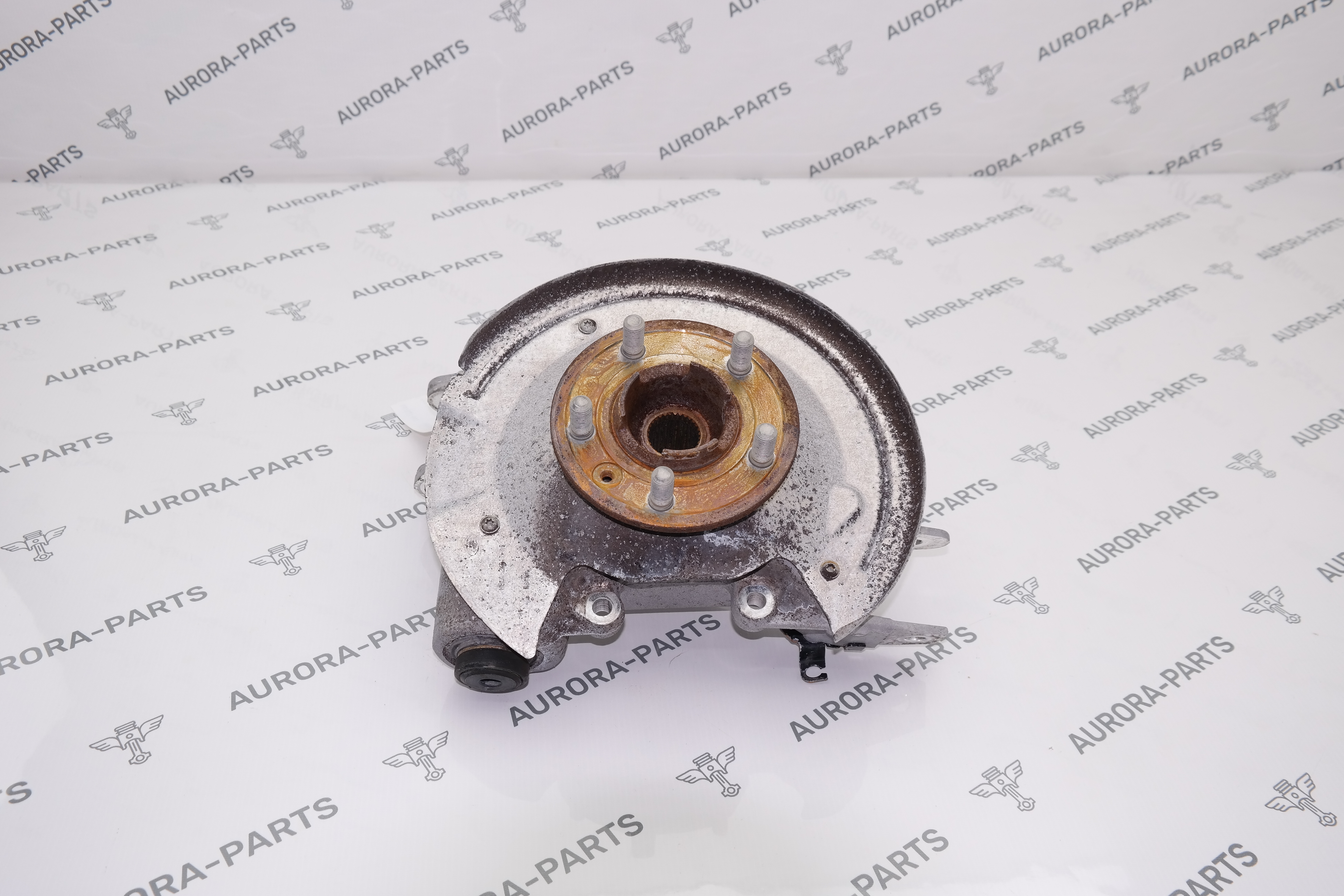 Кулак поворотный задний LH Land Rover Defender