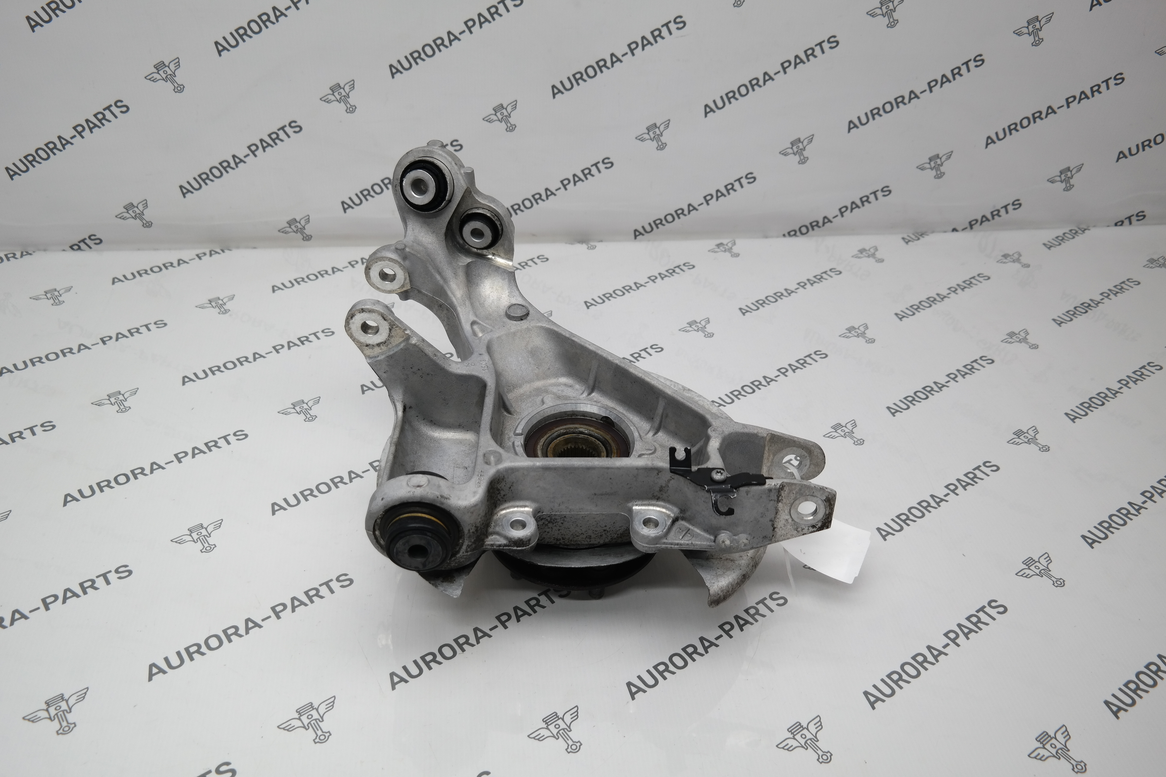 Кулак поворотный задний RH Land Rover Defender