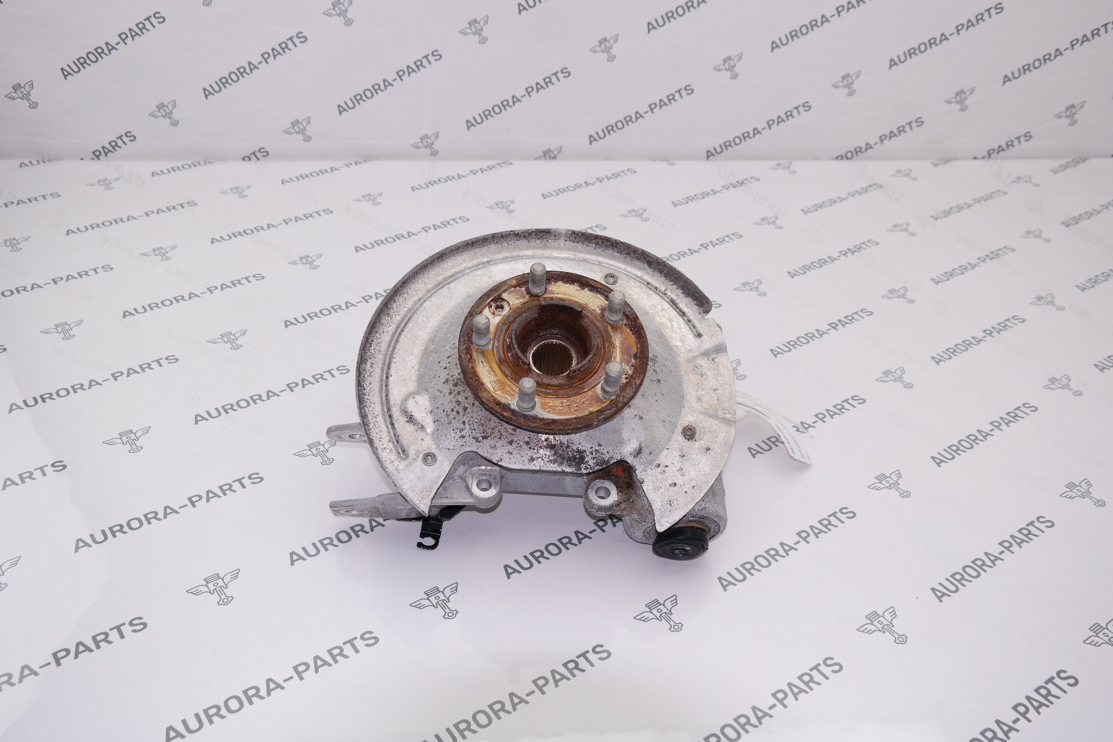 Кулак поворотный задний RH Land Rover Defender