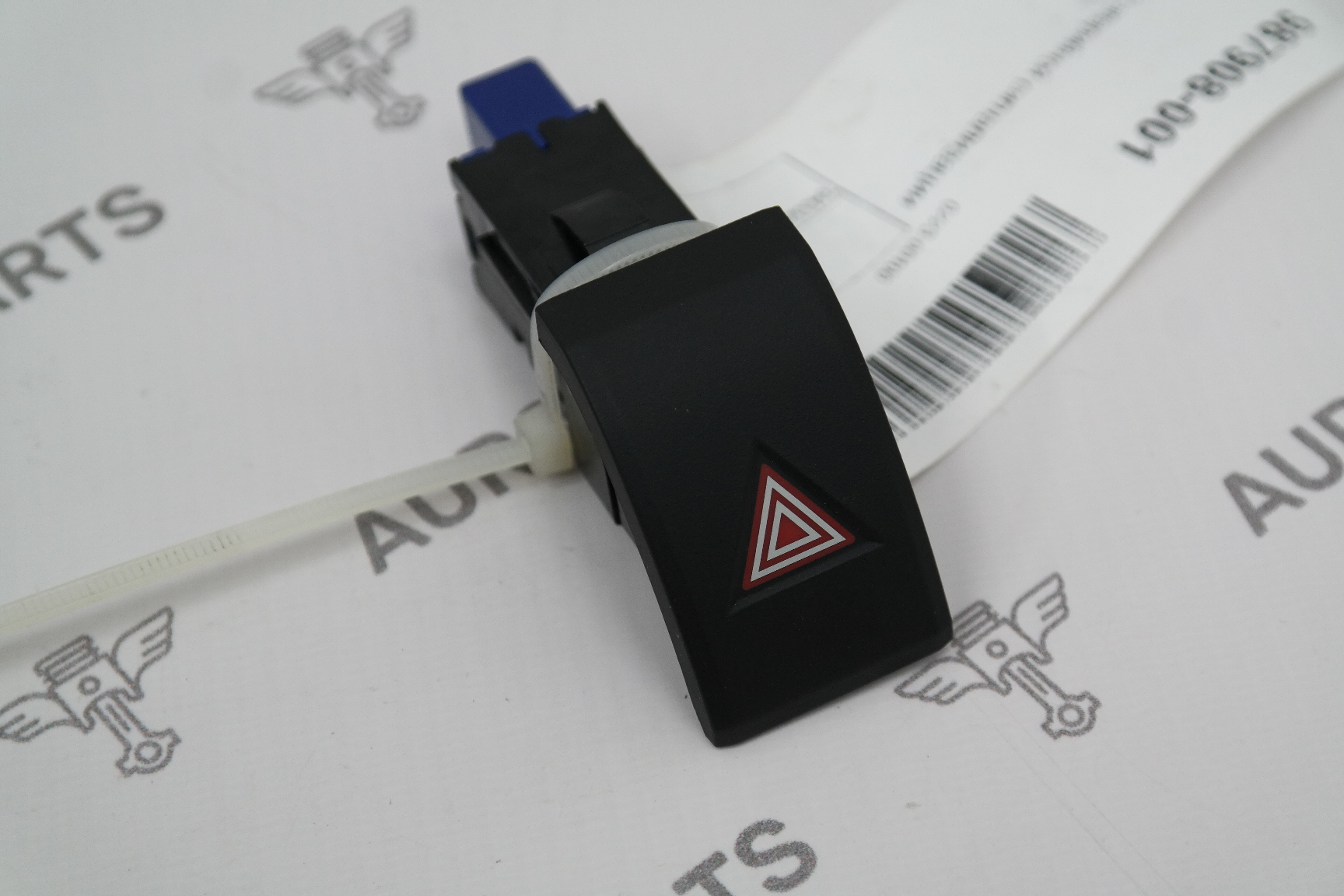 Кнопка аварийной сигнализации Toyota RAV 4 