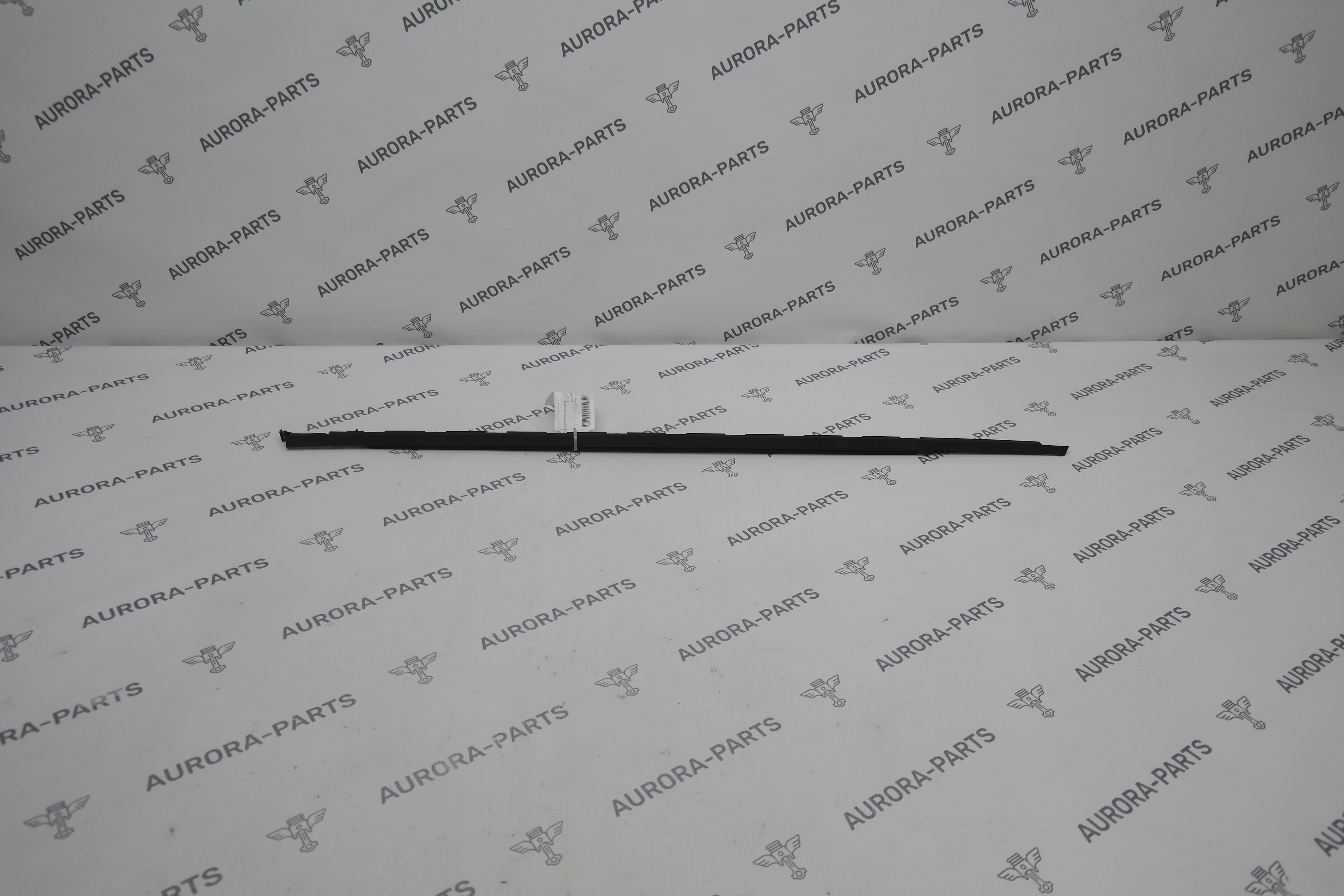 Молдинг стекла задней двери RH Land Rover Range Rover Evoque