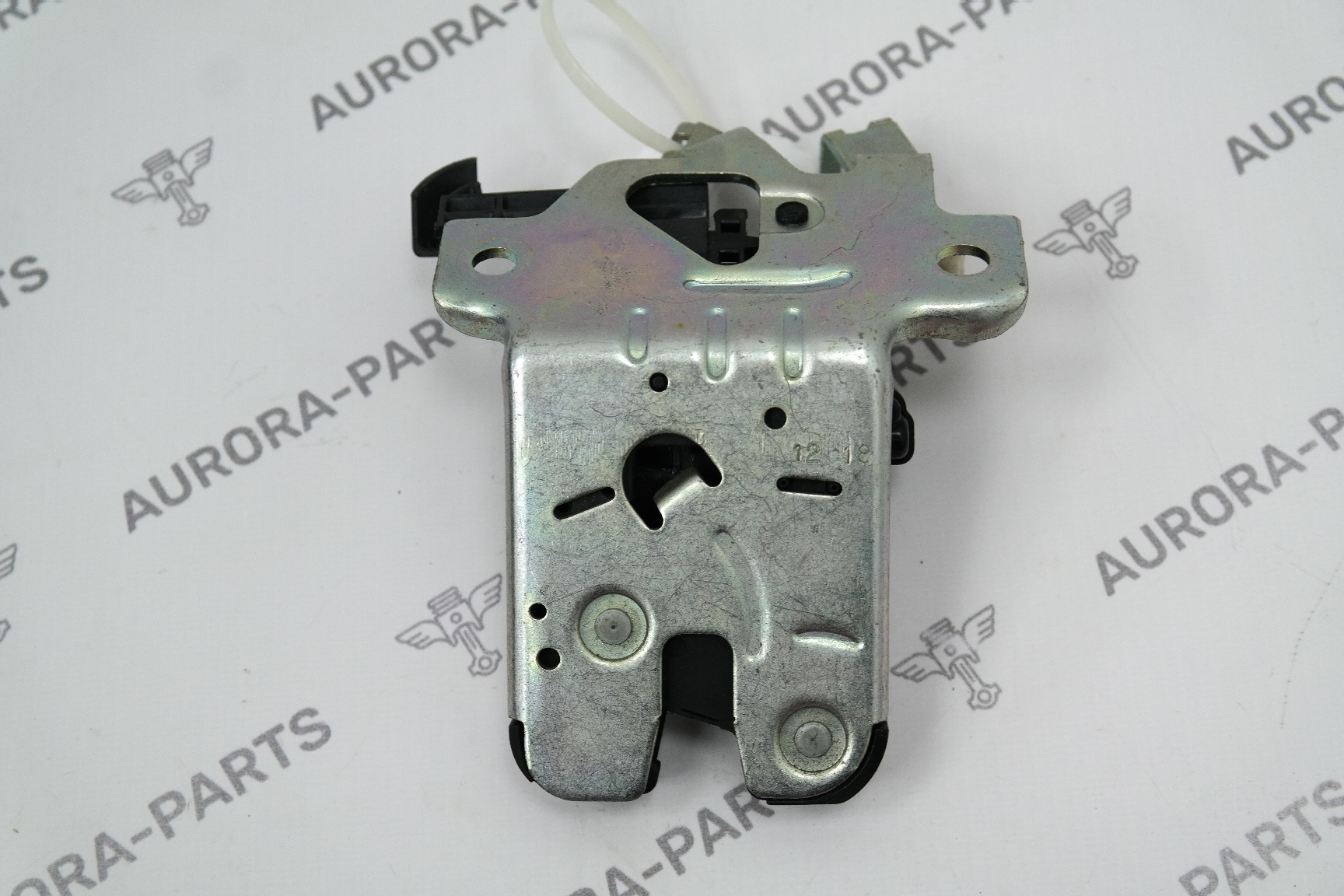 Замок крышки багажника Audi A4