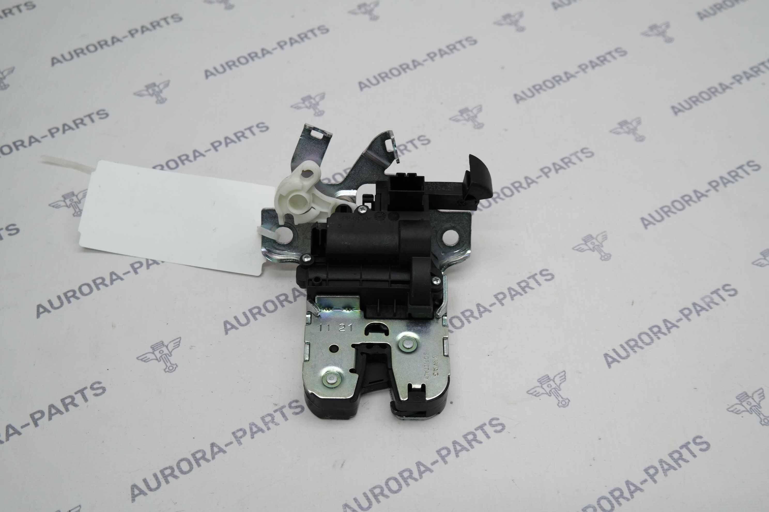 Замок крышки багажника Audi A4