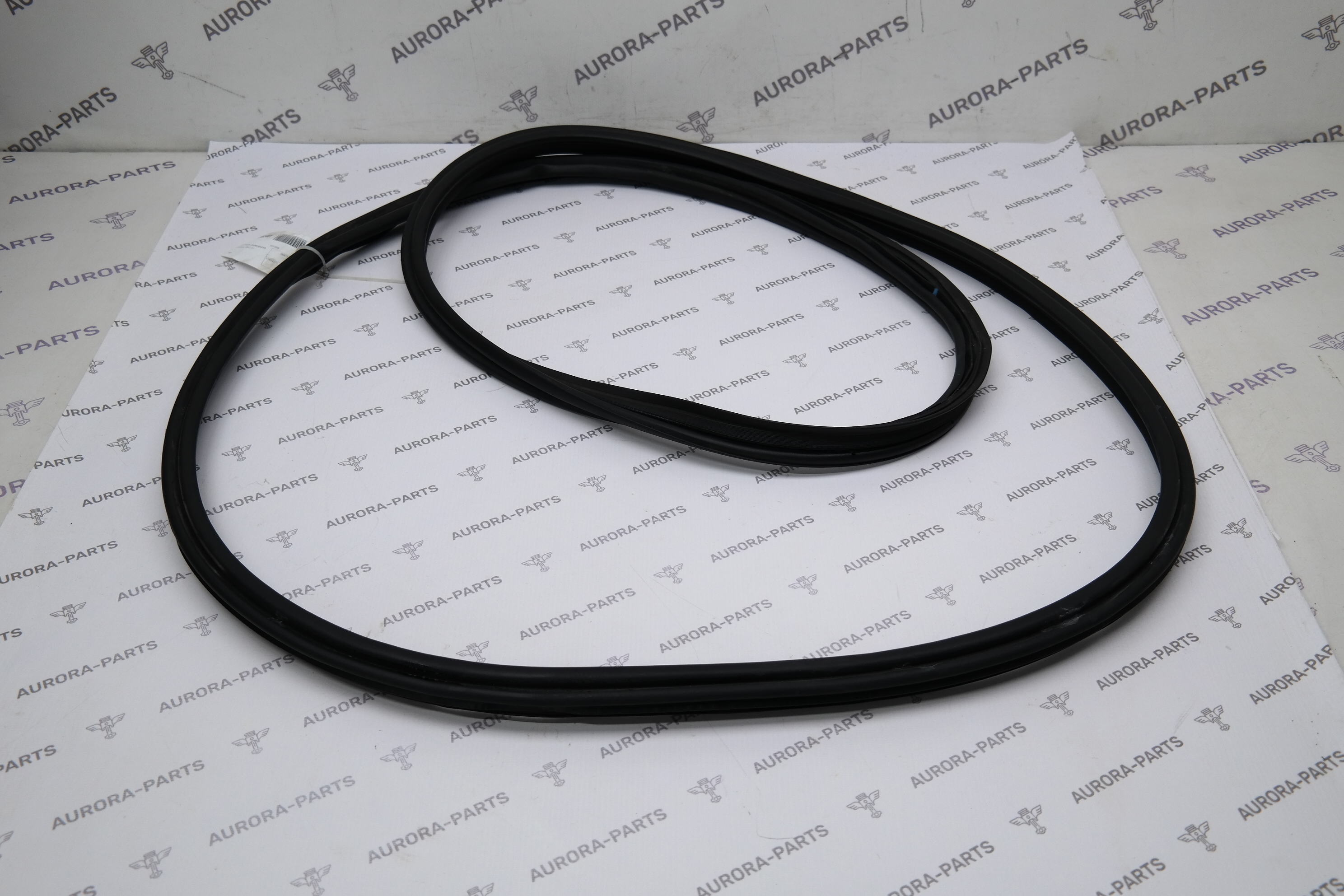 Уплотнитель проема крышки багажника Toyota RAV 4