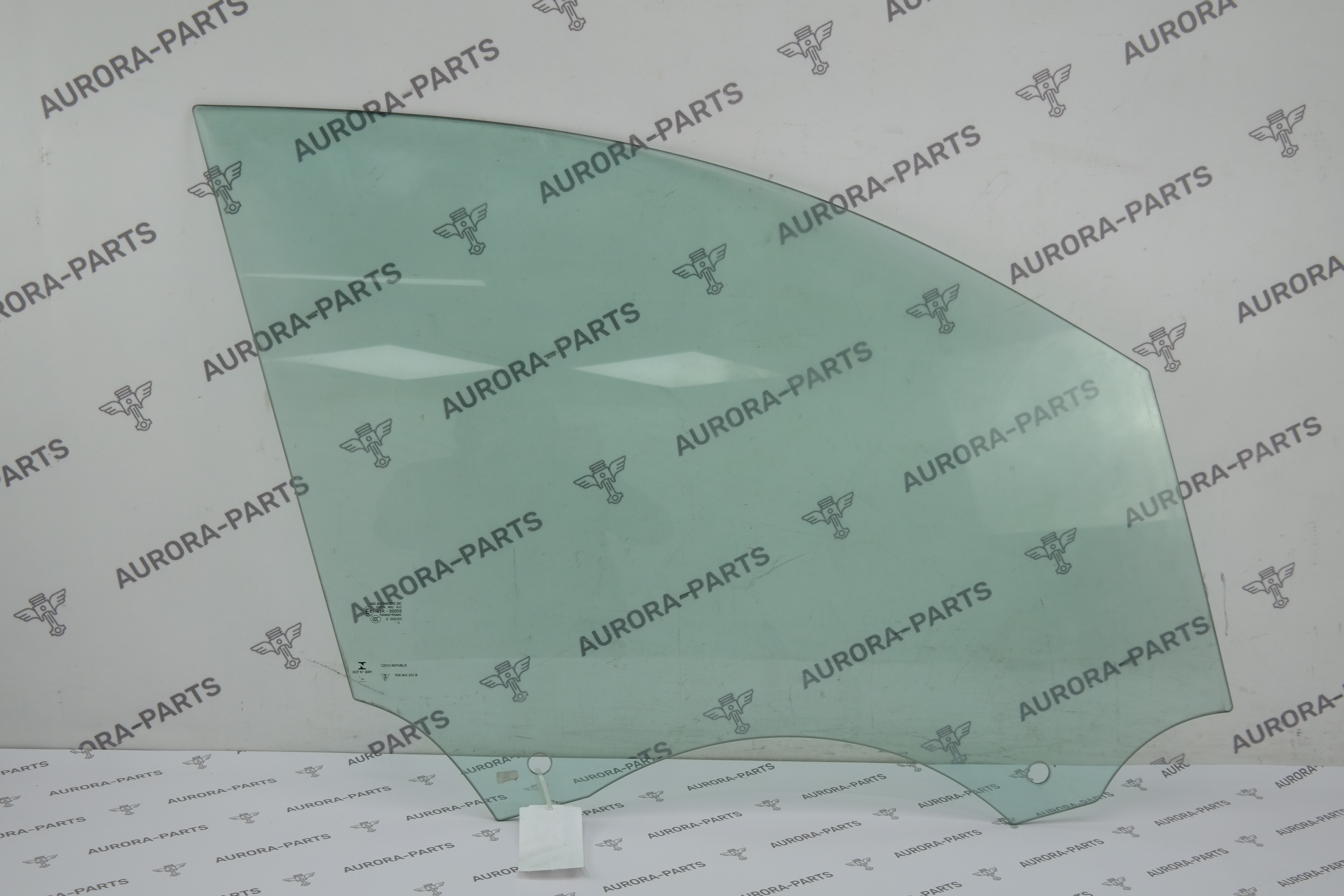 Стекло двери передней RH Porsche Macan