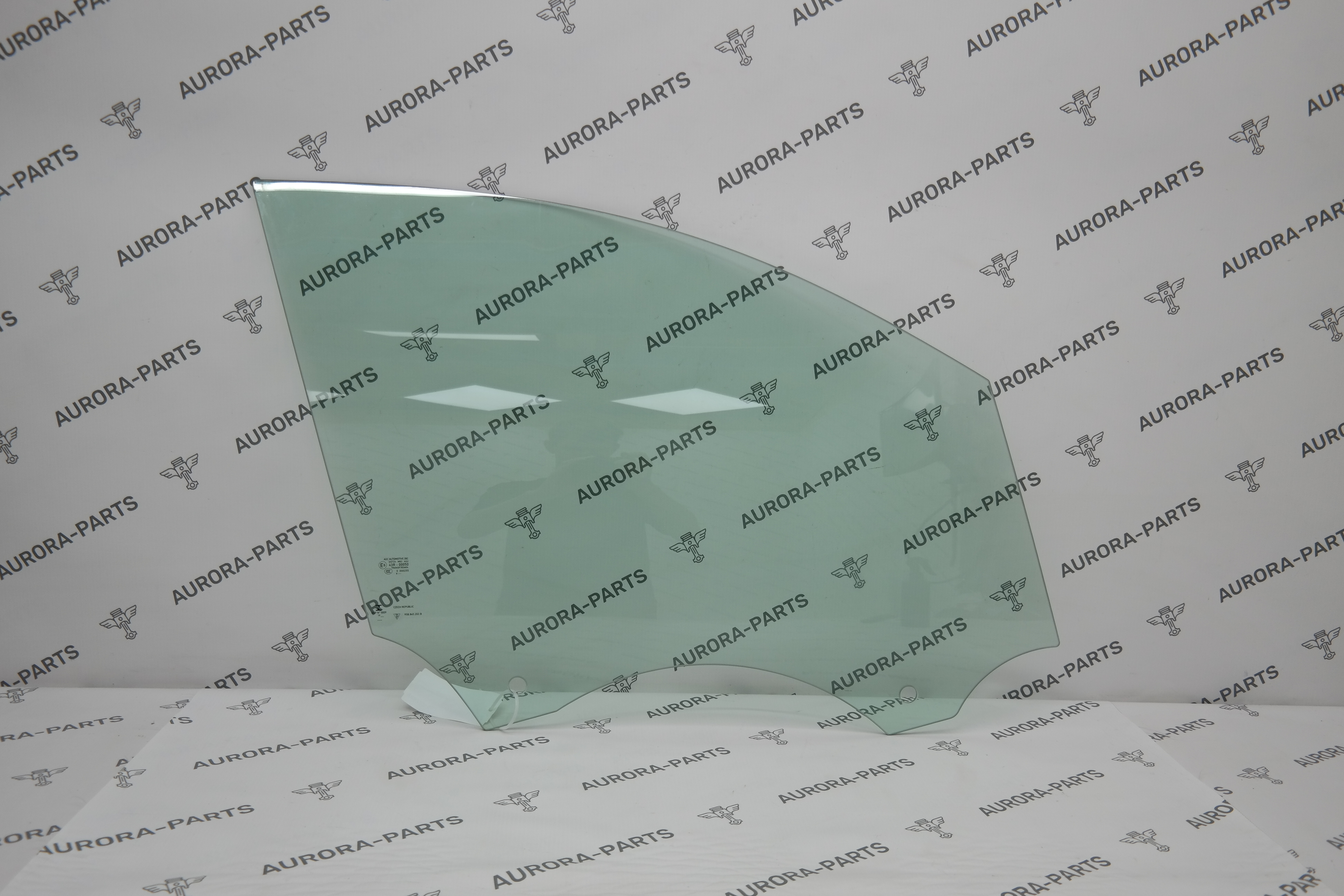 Стекло двери передней RH Porsche Macan