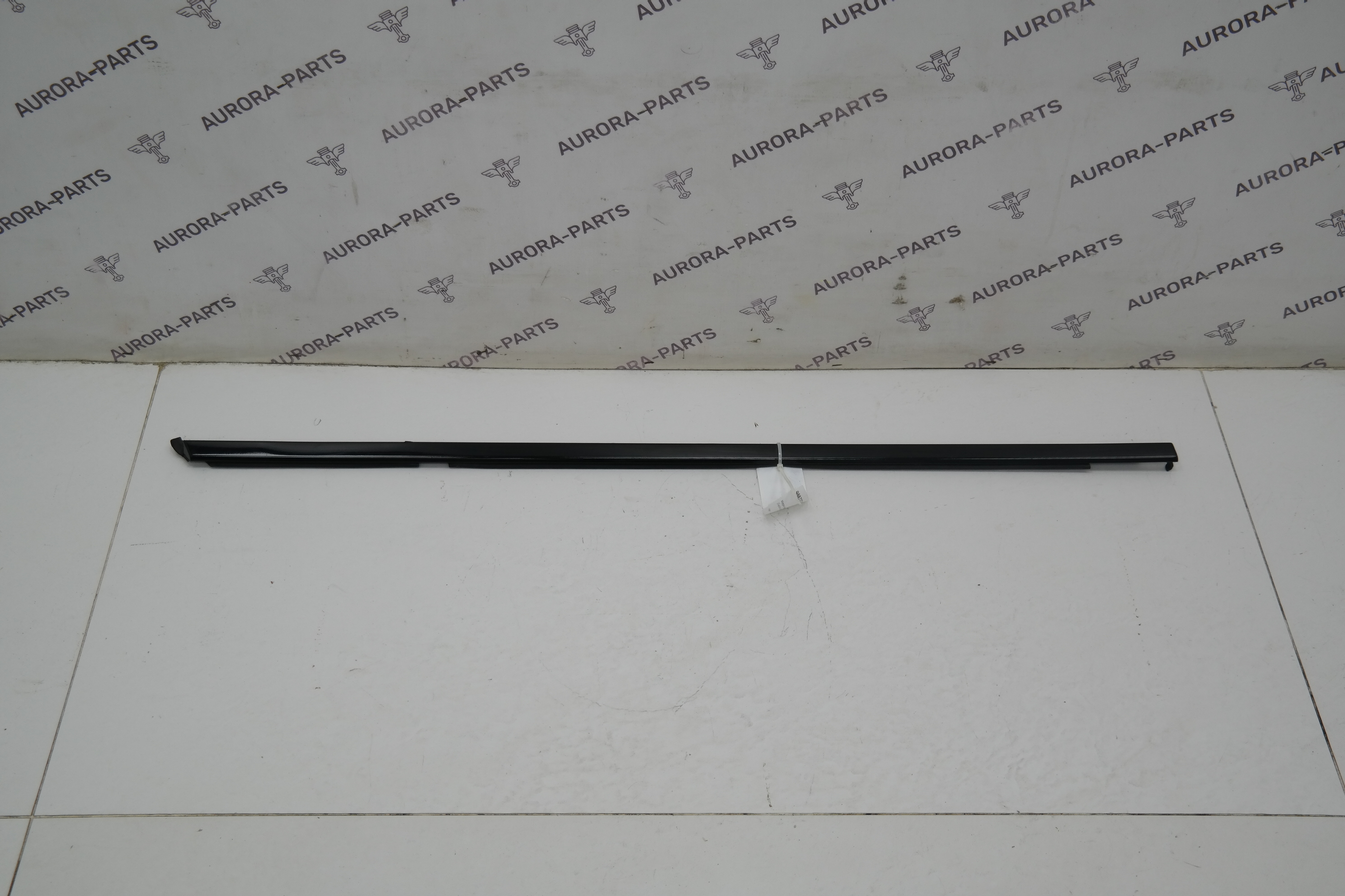 Молдинг двери передней RH (бархотка) Porsche Macan