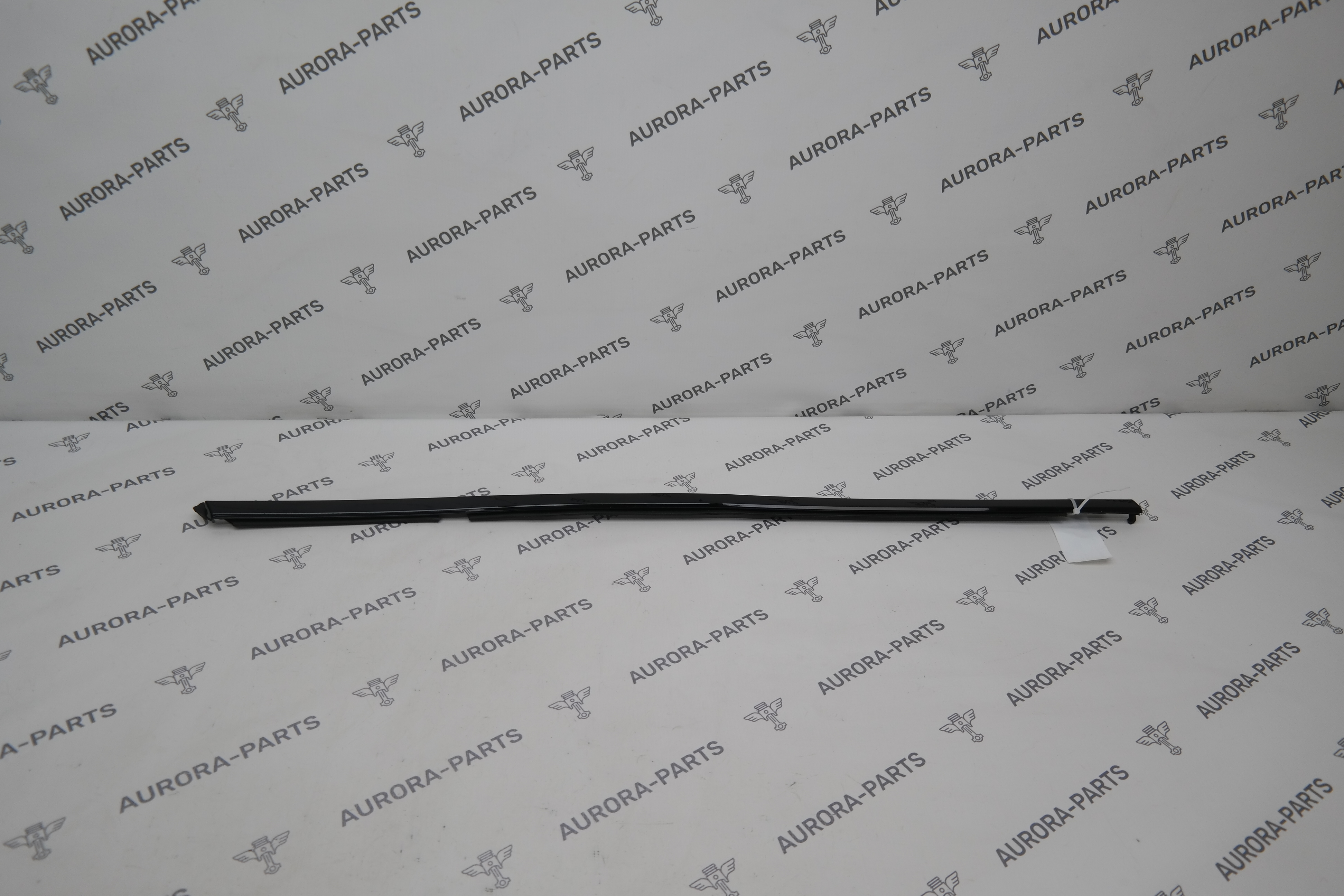 Молдинг двери передней RH (бархотка) Porsche Macan