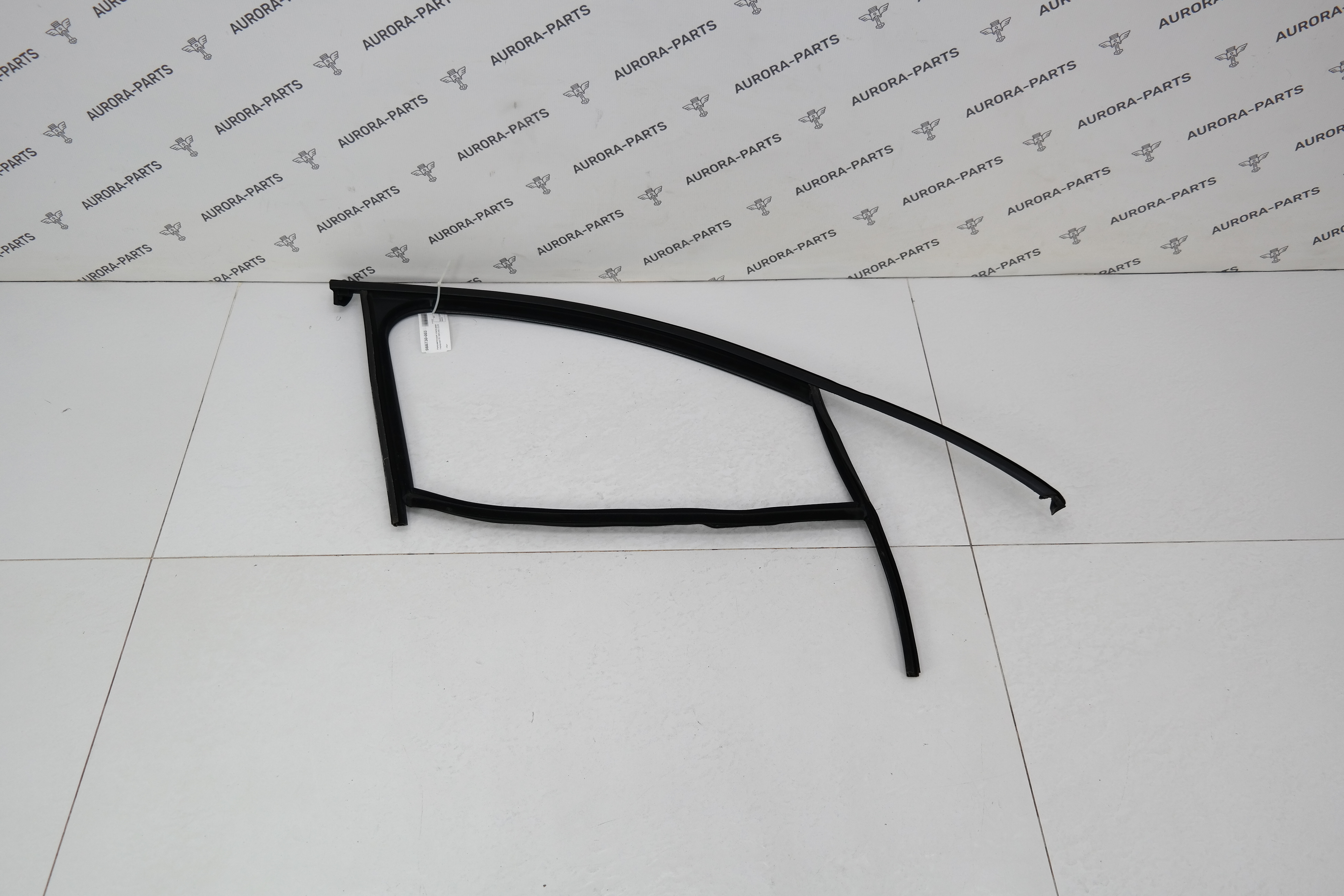 Направляющая стекла двери передней RH Porsche Macan