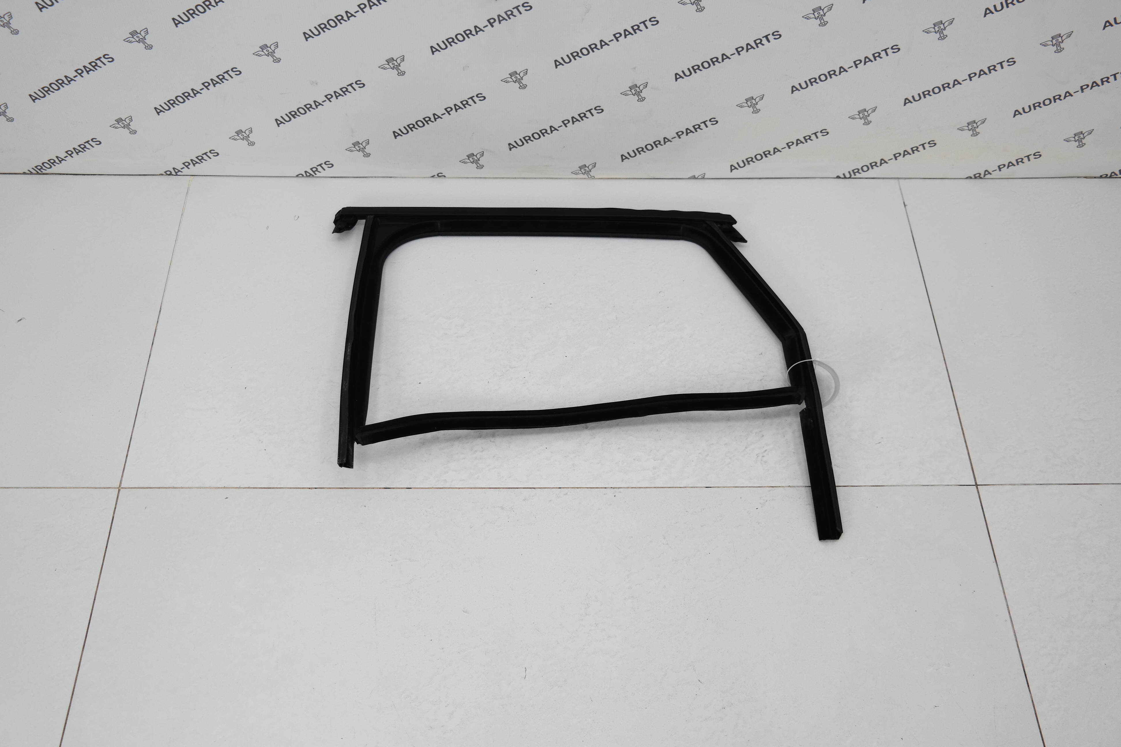 Направляющая стекла двери задней LH Porsche Macan