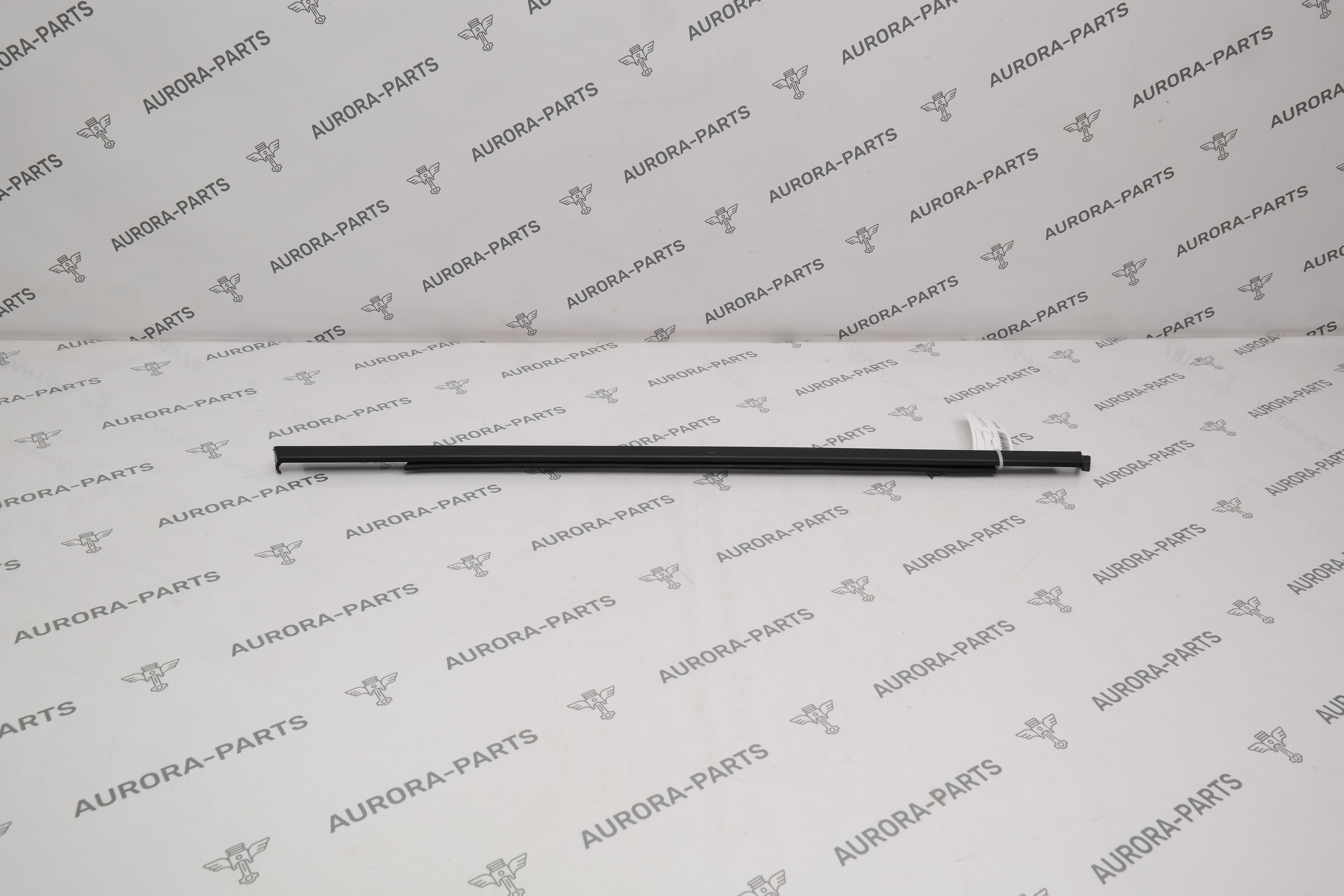 Молдинг двери задней LH (бархотка) Porsche Macan