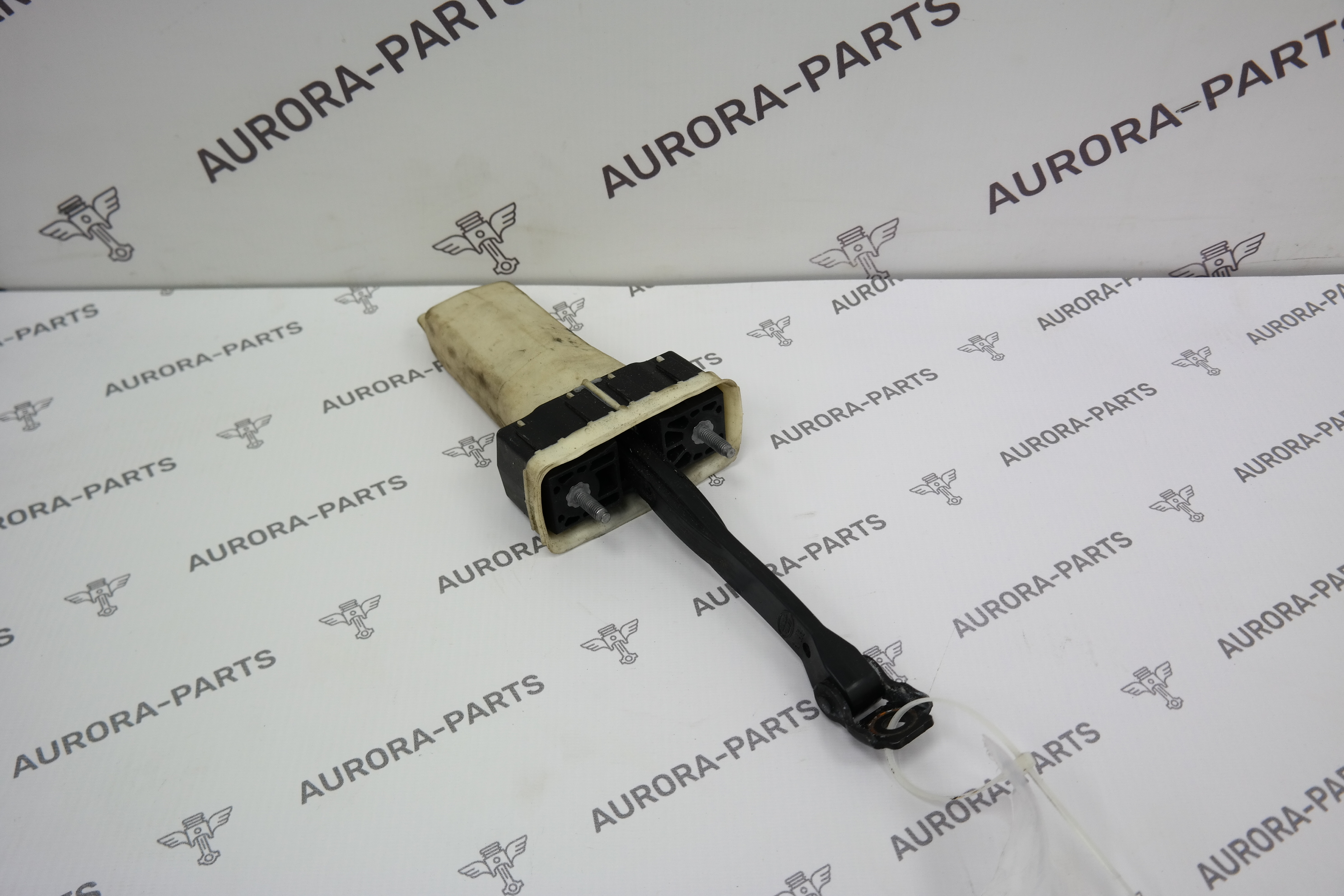 Ограничитель двери задней LH=RH Land Rover Defender