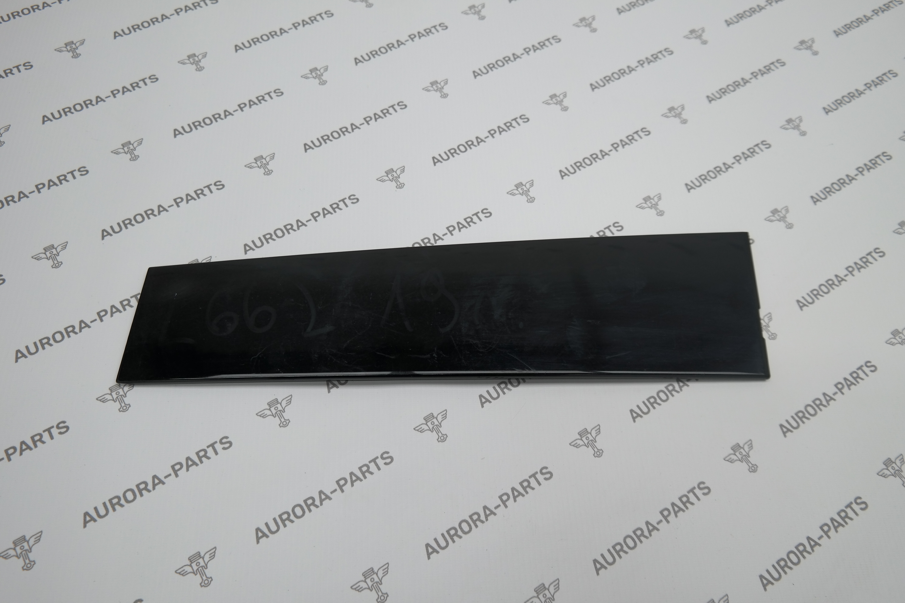 Накладка двери стойки B RH Land Rover Defender