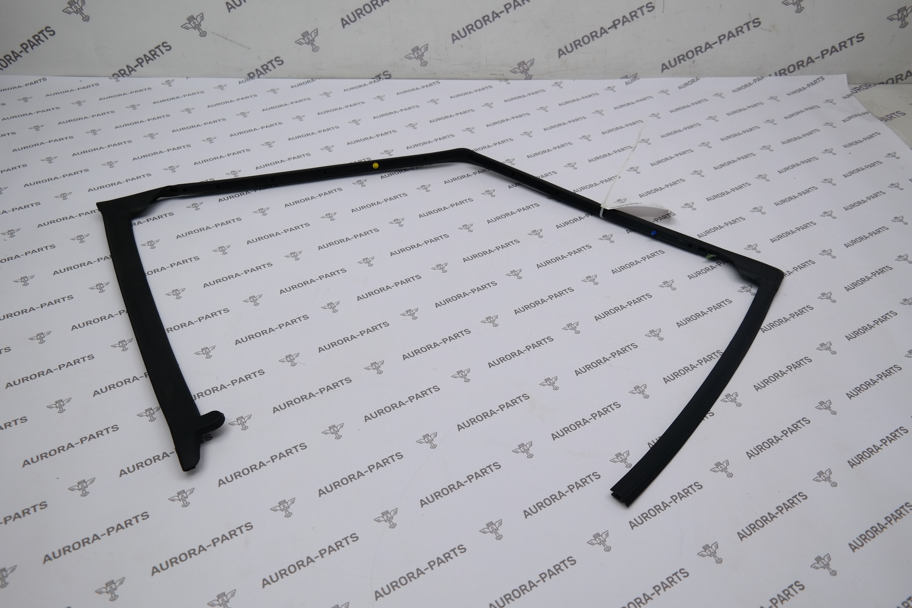 Уплотнитель двери задней RH Land Rover Defender