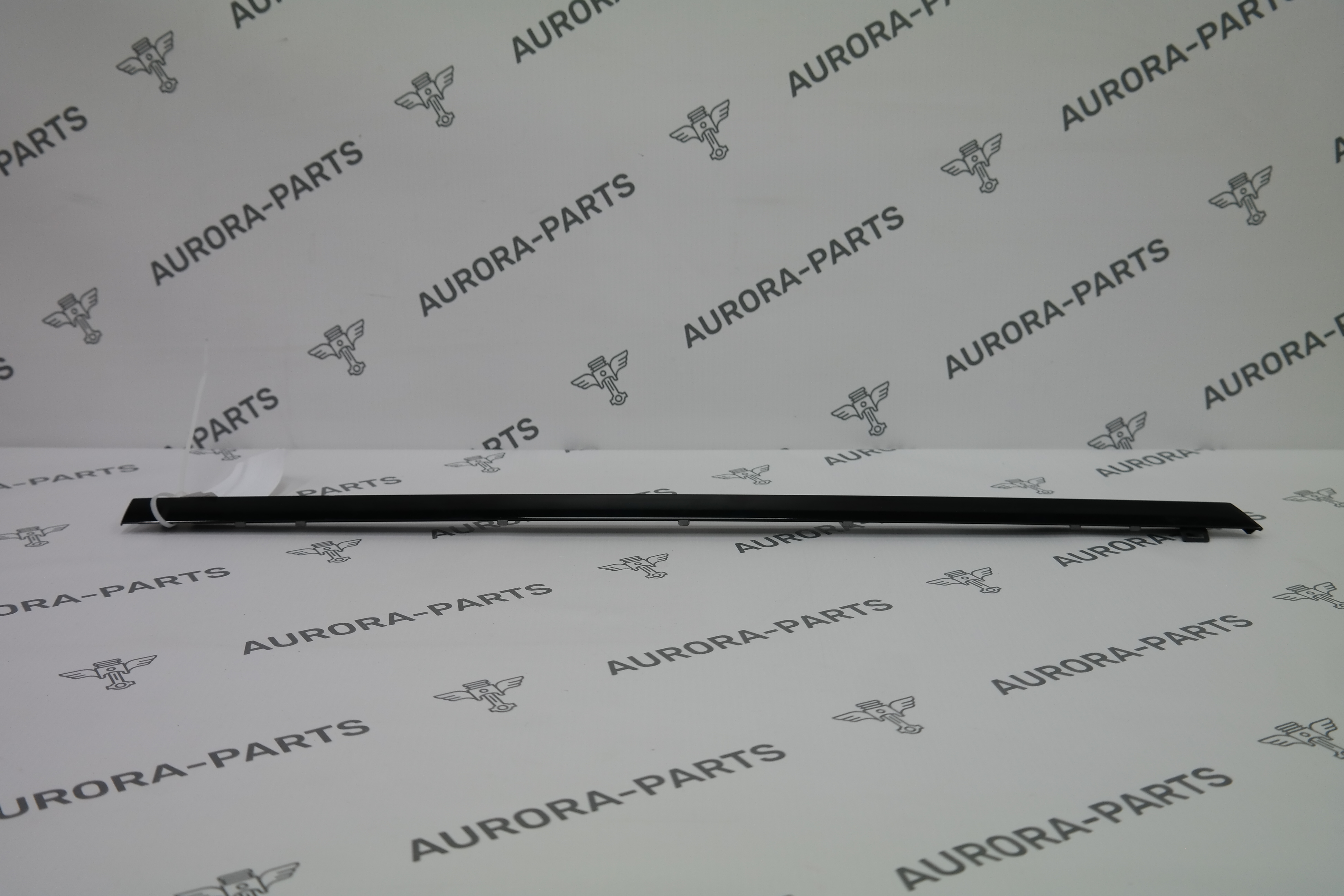 Молдинг задней двери верхний LH Land Rover Range Rover Evoque