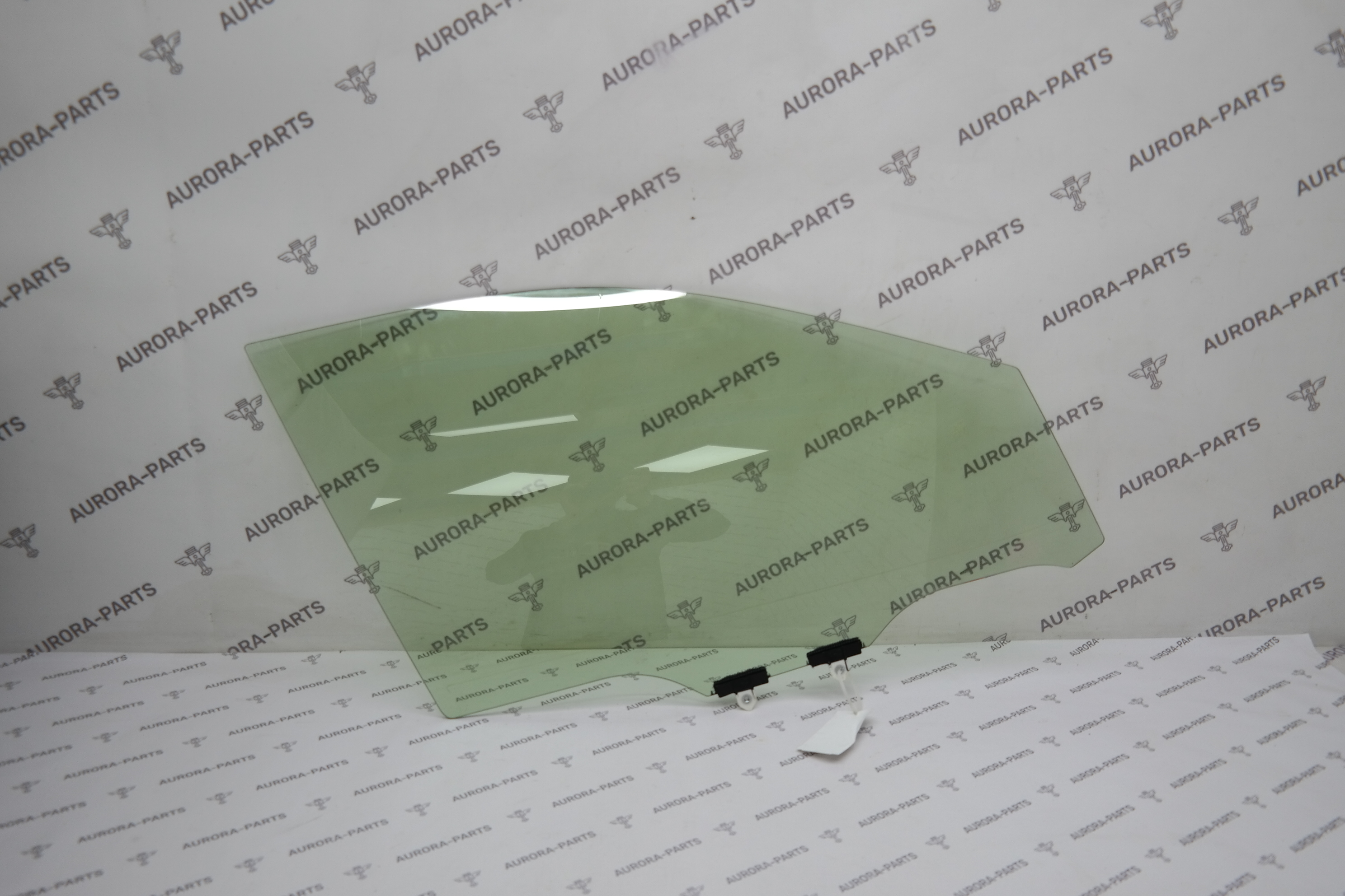 Стекло передней двери LH Toyota RAV 4 