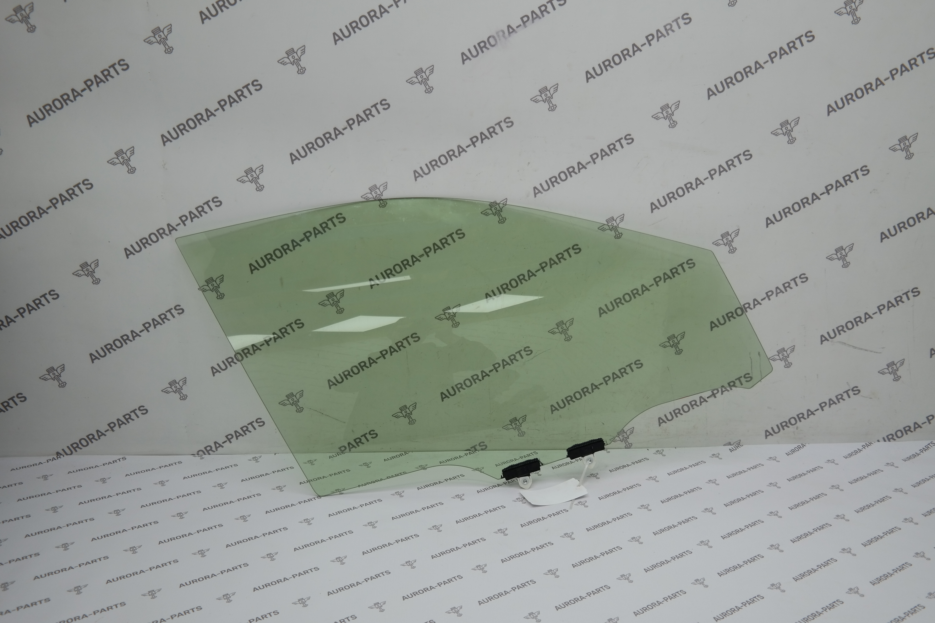 Стекло передней двери RH Toyota RAV 4 