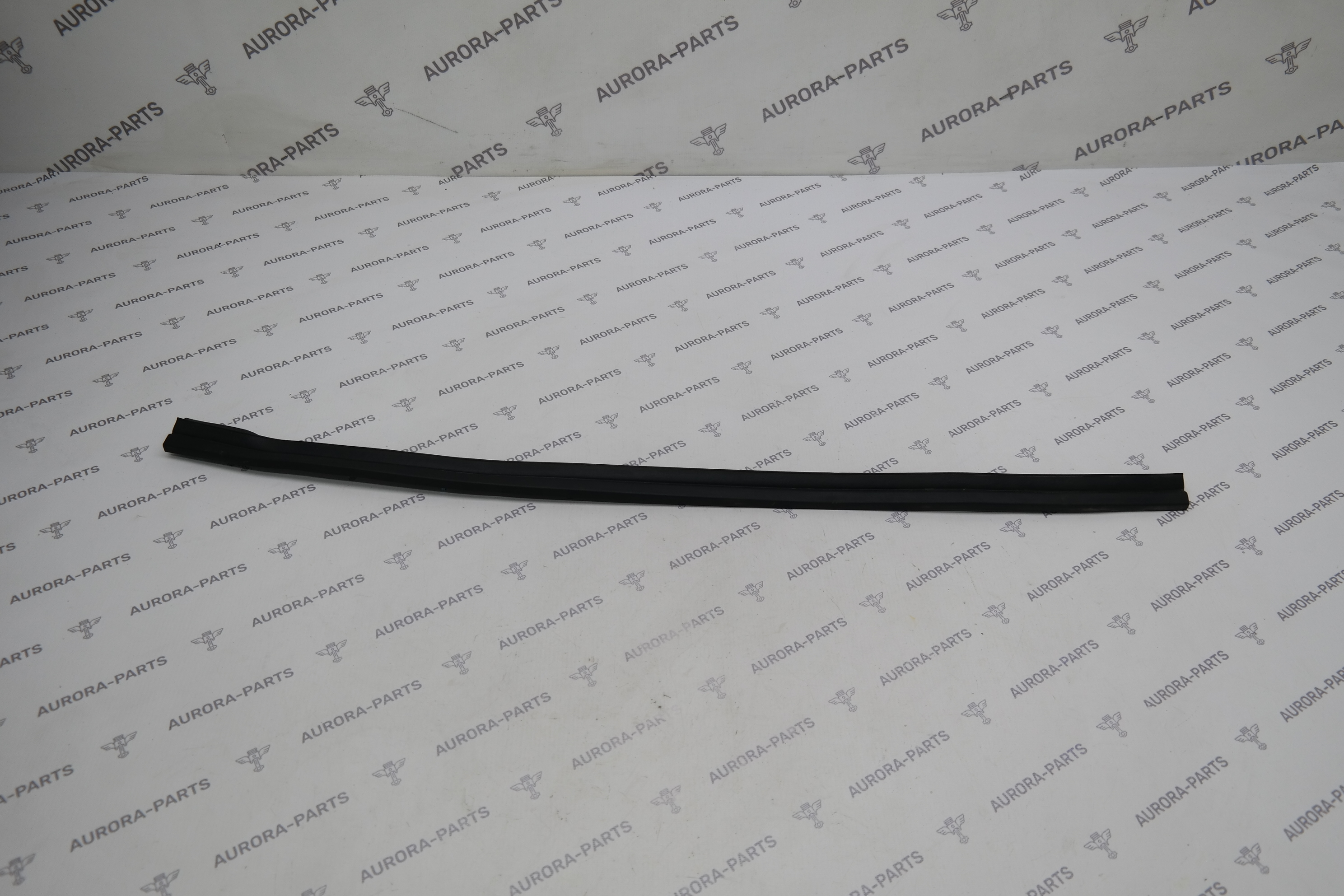 Уплотнитель двери передней RH (нижний) Toyota RAV 4 