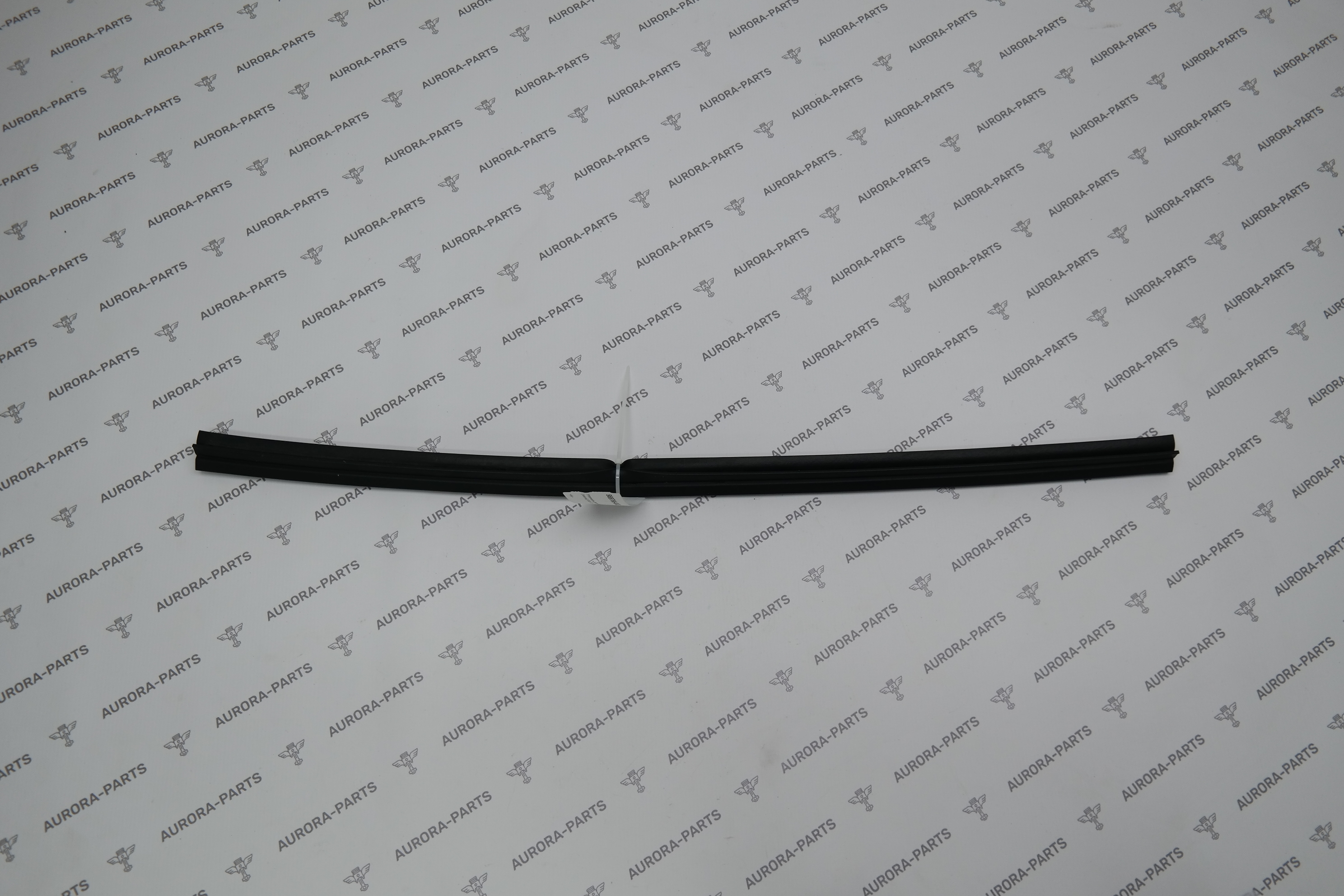 Уплотнитель двери передней RH (нижний) Toyota RAV 4 