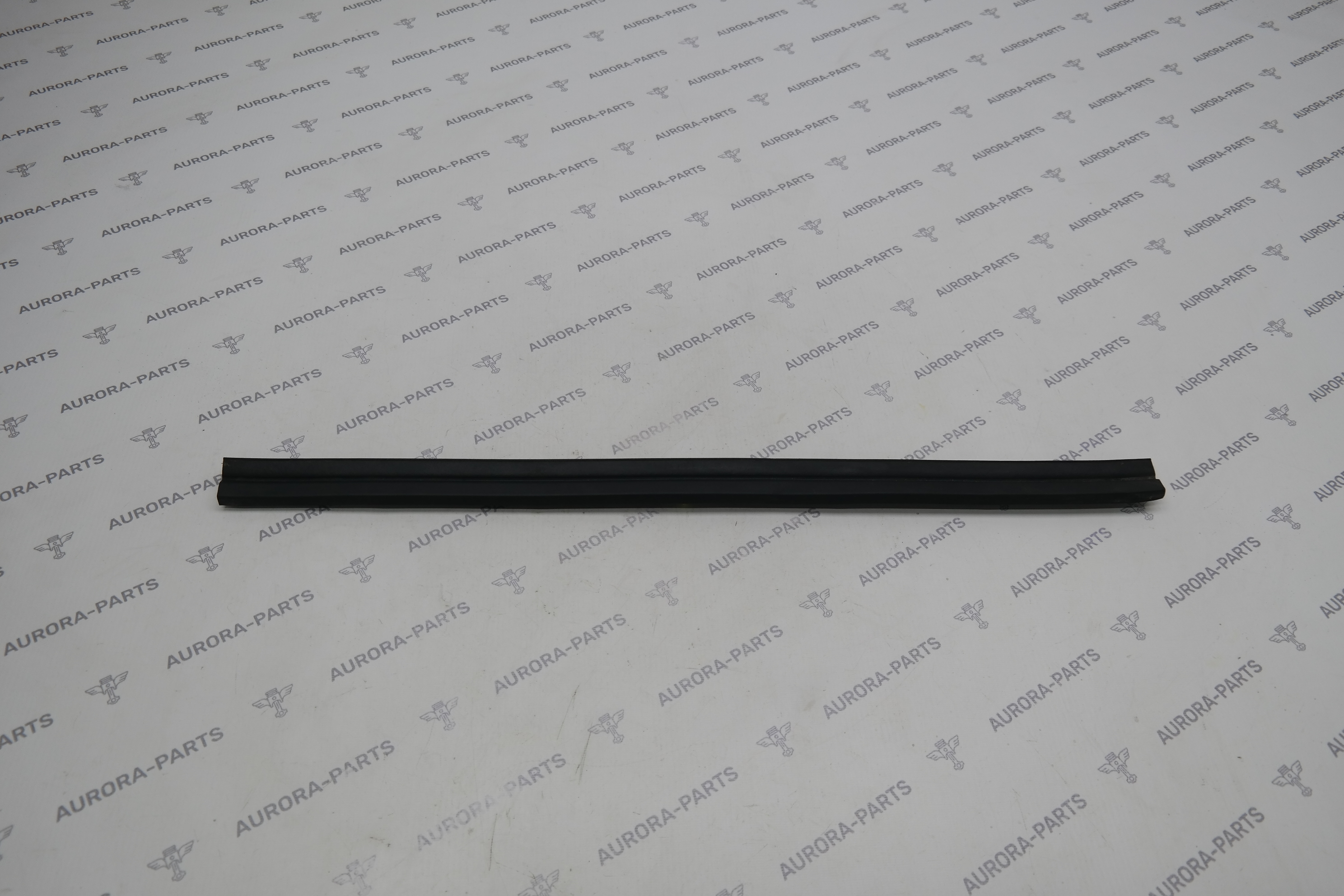 Уплотнитель двери задней RH (нижний) Toyota RAV 4 