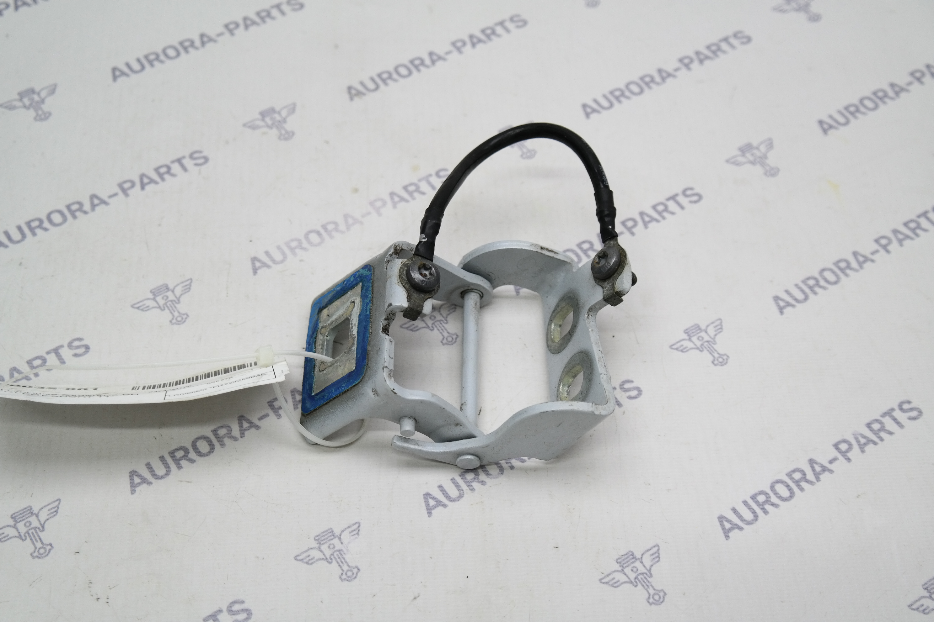 Петля крышки багажника RH Land Rover Discovery Sport