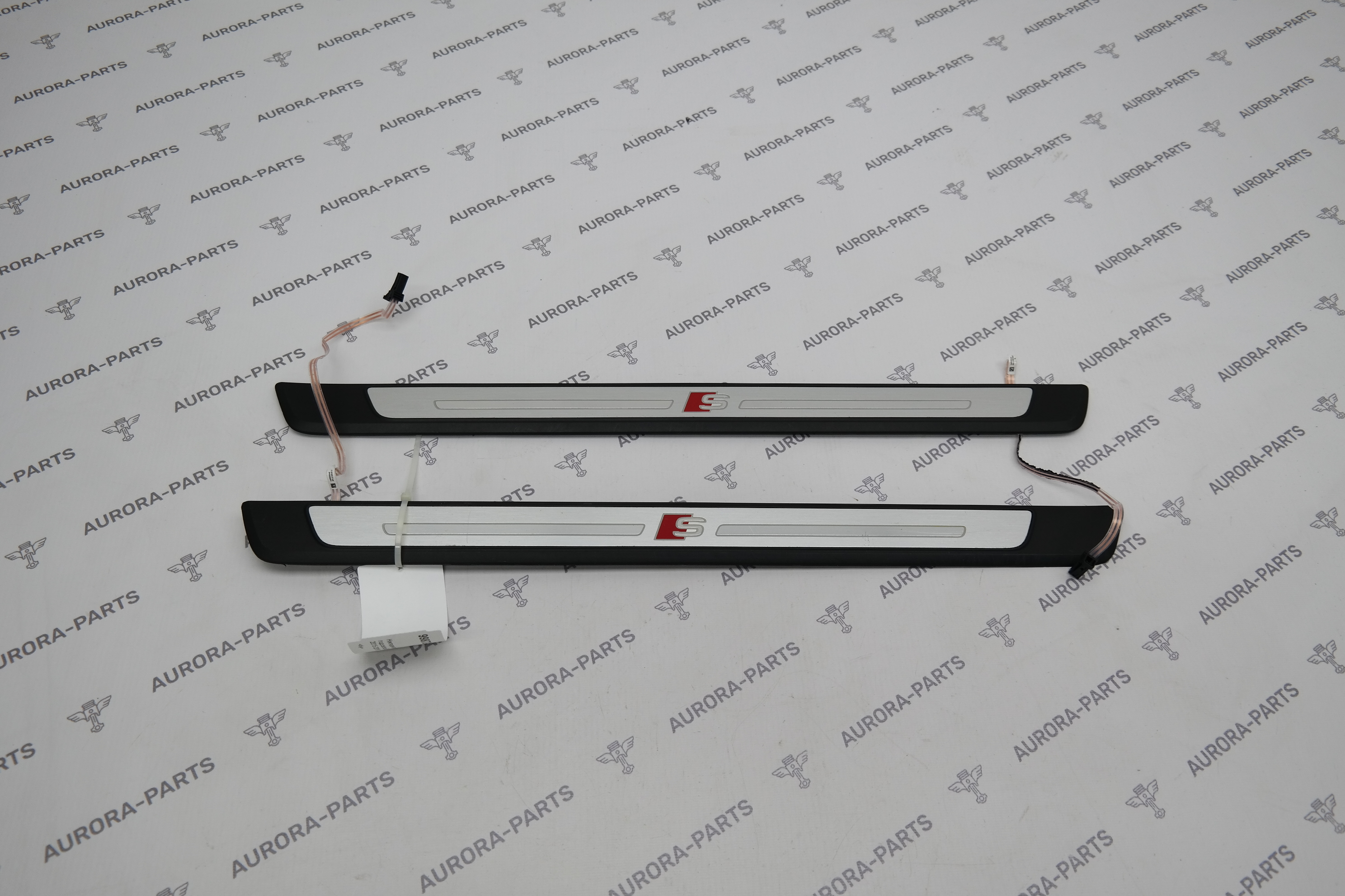 Накладки порогов салона с подсветкой S-Line Audi A4