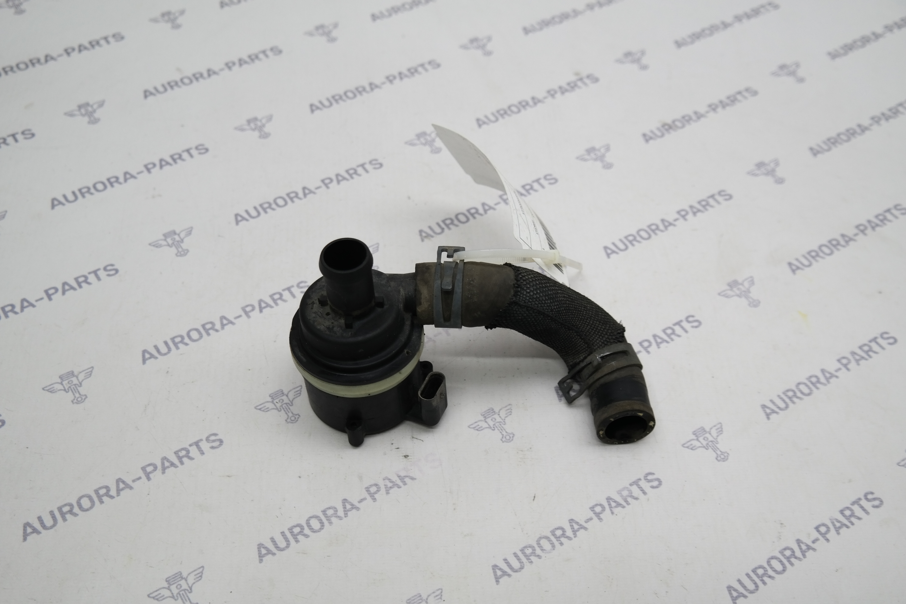 Насос дополнительный системы охлаждения Audi A6